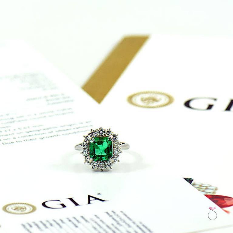 Certifié GIA (2,64 ct.) Bague en platine avec émeraude de Colombie et diamants en vente 1