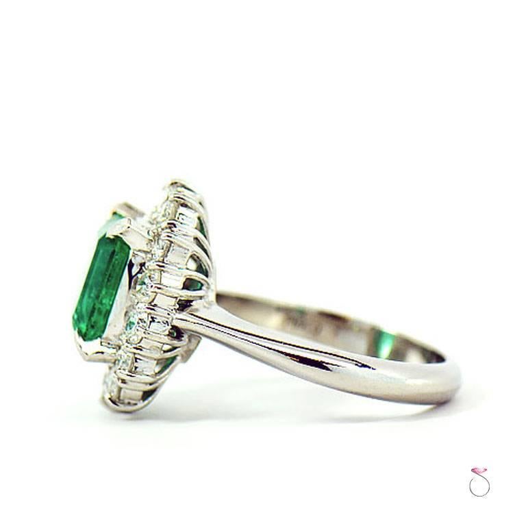 GIA Certified 2.64 ct. Fine Colombian Emerald & Diamond Platinum Ring For Sale 1