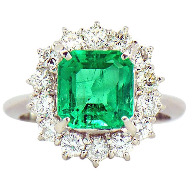 GIA Certified 2.64 ct. Fine Colombian Emerald & Diamond Platinum Ring For Sale