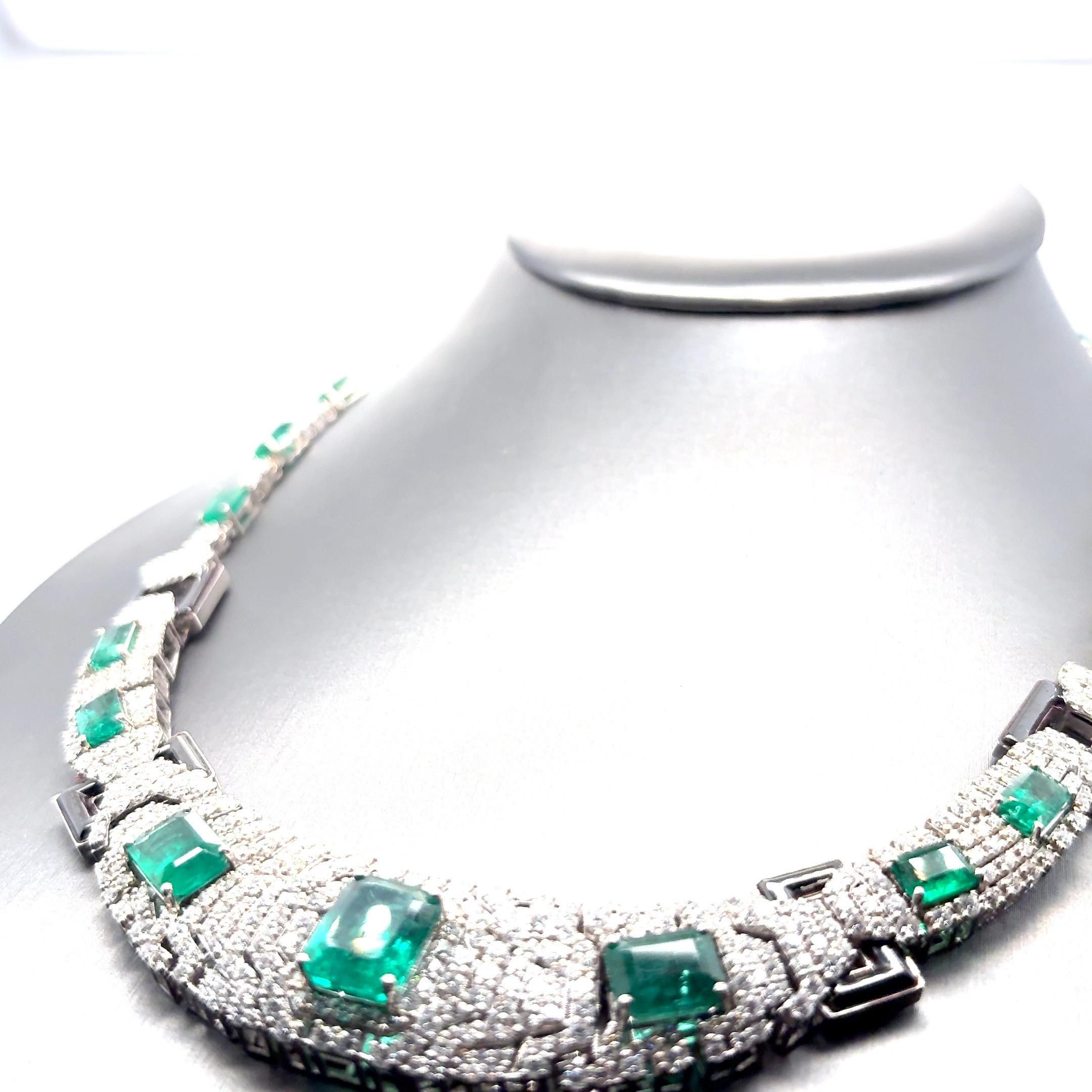 GIA zertifiziert 26,42 Karat Smaragdschliff Smaragd Diamant Weißgold Halskette im Angebot 11