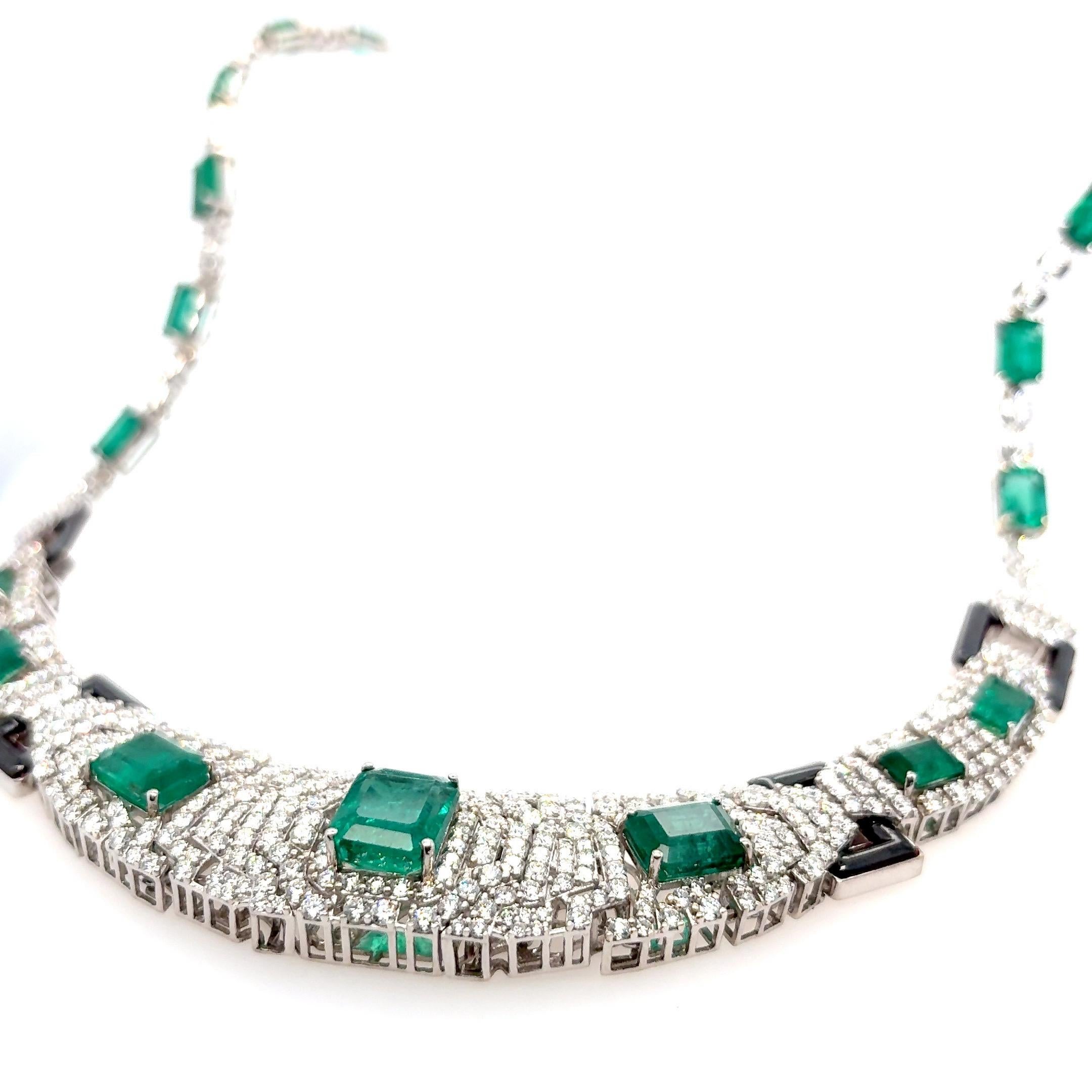 GIA zertifiziert 26,42 Karat Smaragdschliff Smaragd Diamant Weißgold Halskette im Angebot 1