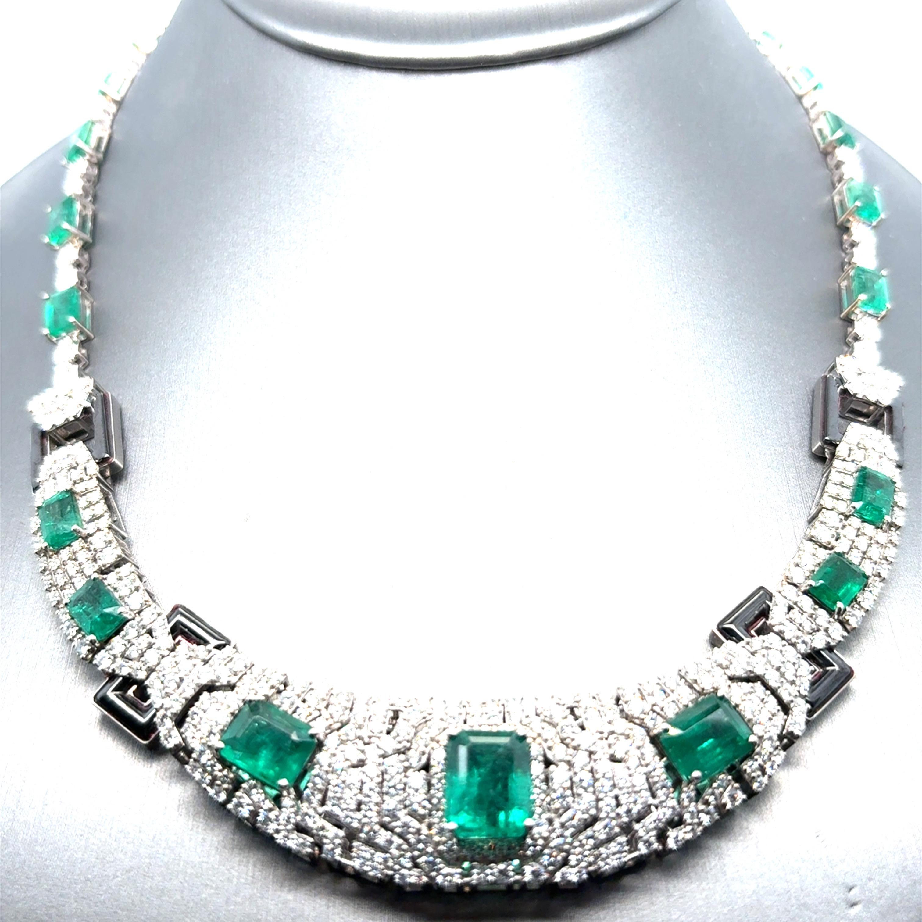 GIA zertifiziert 26,42 Karat Smaragdschliff Smaragd Diamant Weißgold Halskette im Angebot 4