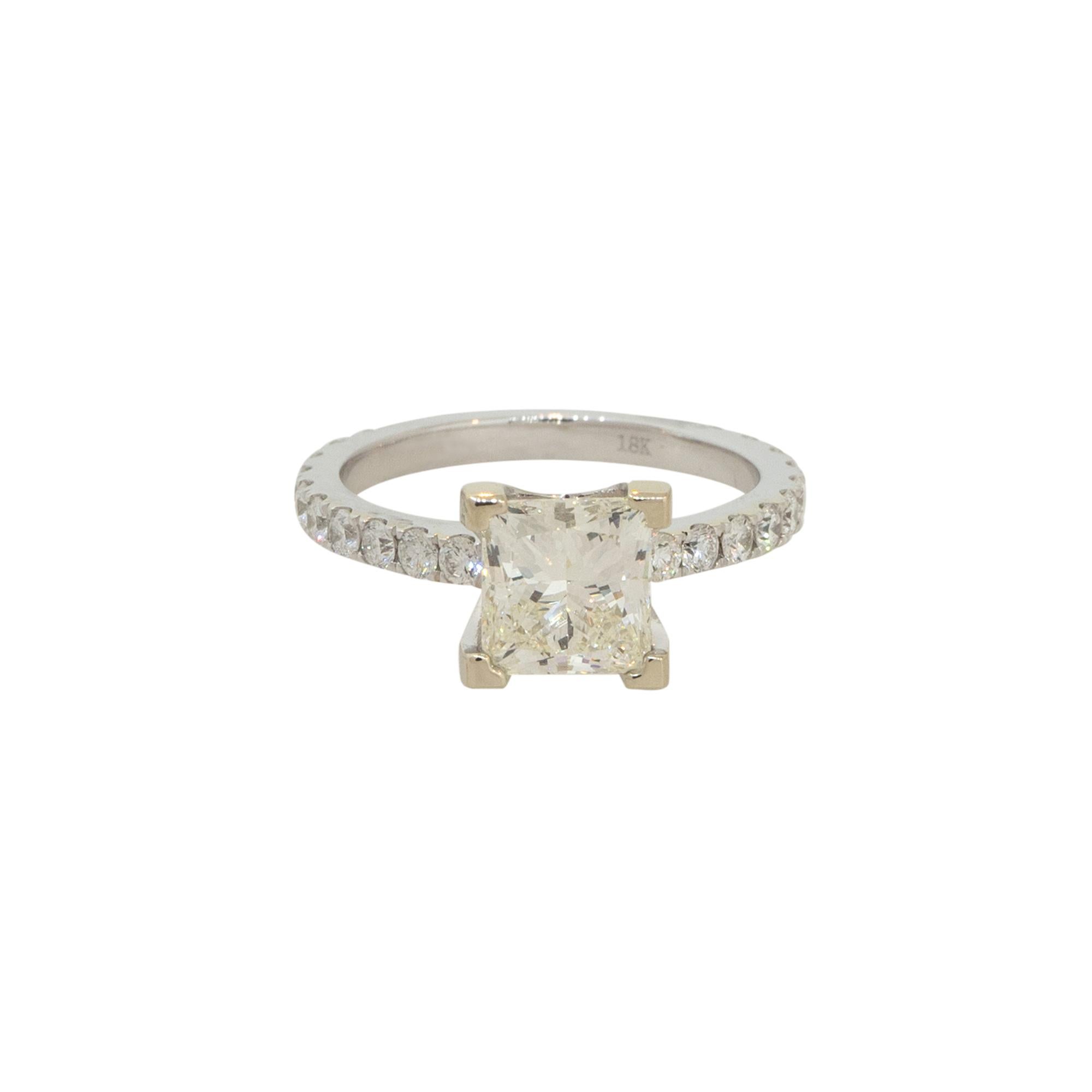 Women's GIA Certified 2.66 Carat Diamond Engagement Ring 18 Karat in Stock For Sale