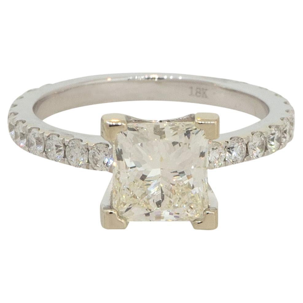 GIA Certified 2.66 Carat Diamond Engagement Ring 18 Karat in Stock For Sale