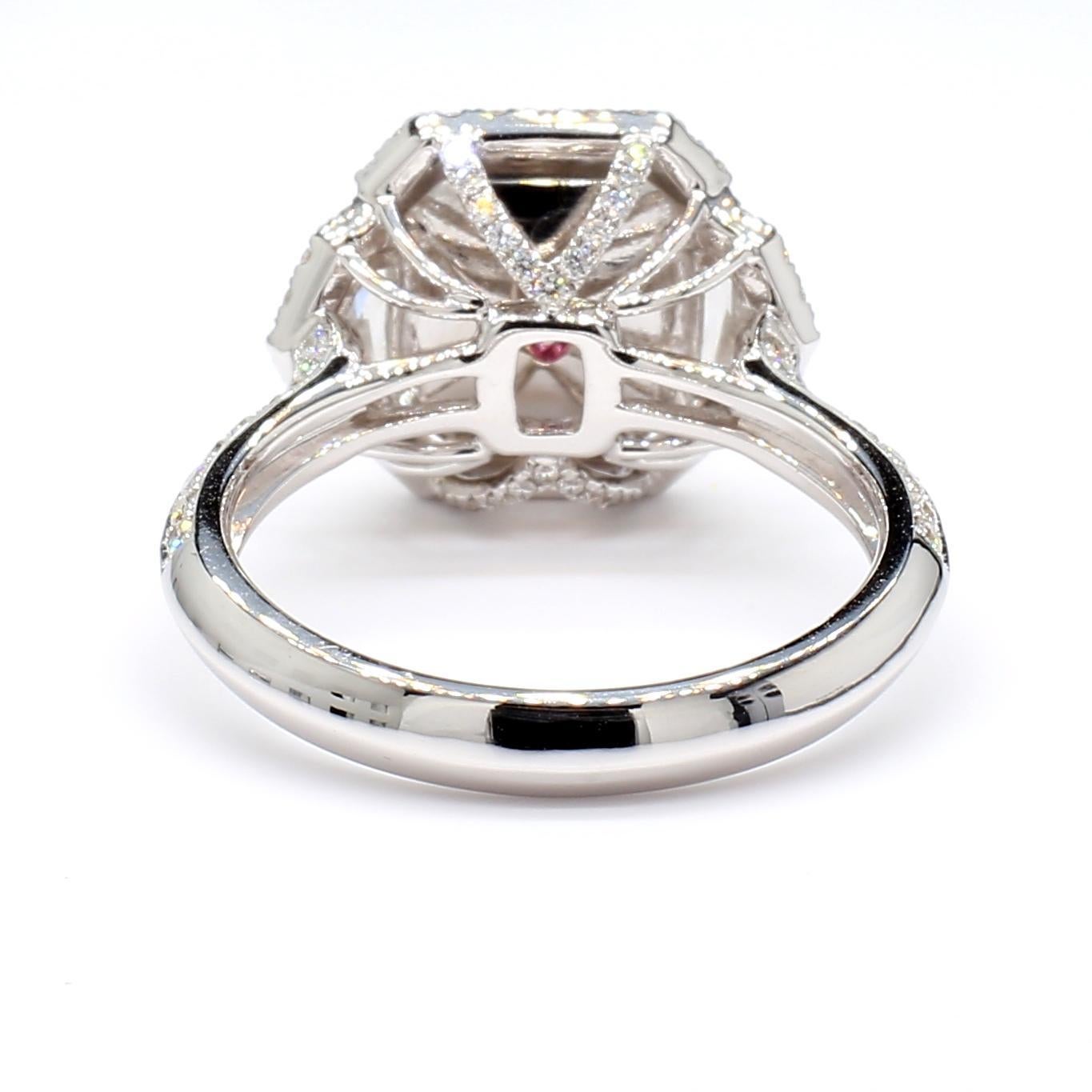GIA Certified 2.67 Carat Fancy Pink Diamond Ring 18K Gold In New Condition For Sale In New York, NY