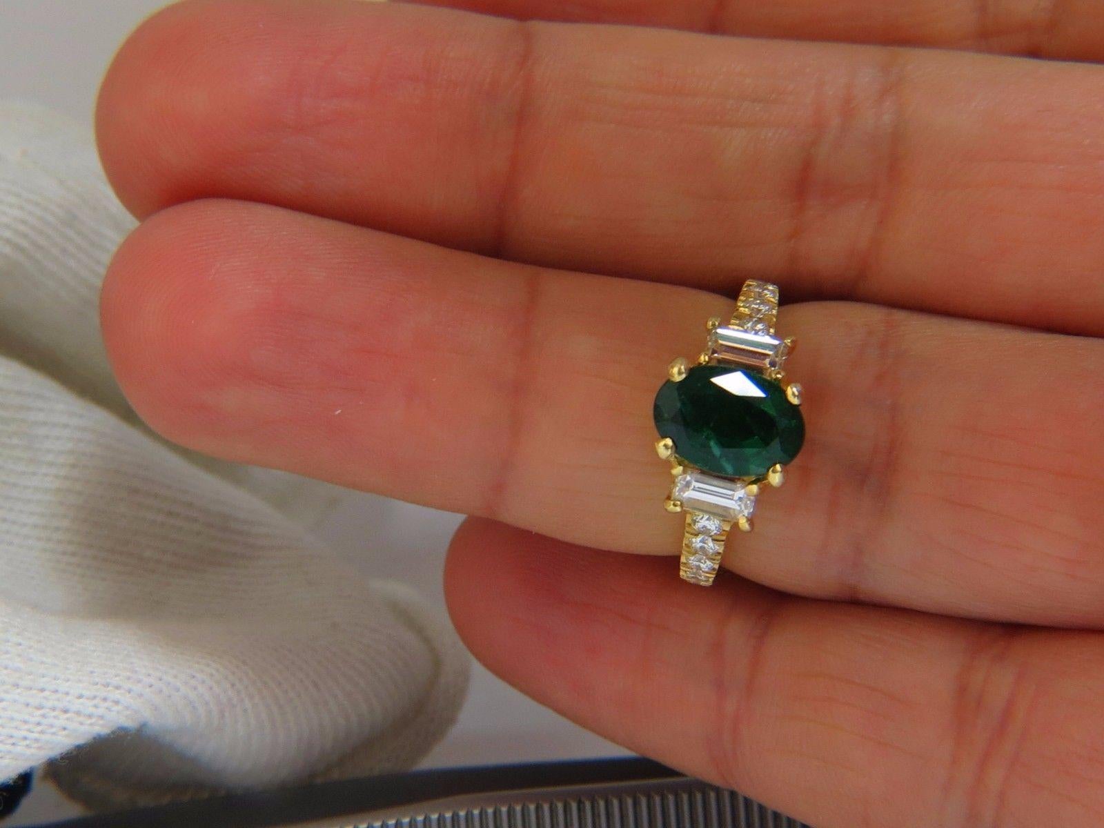 Oval Cut GIA Certified 2.68 Carat Natural Emerald Diamonds Ring 18 Karat