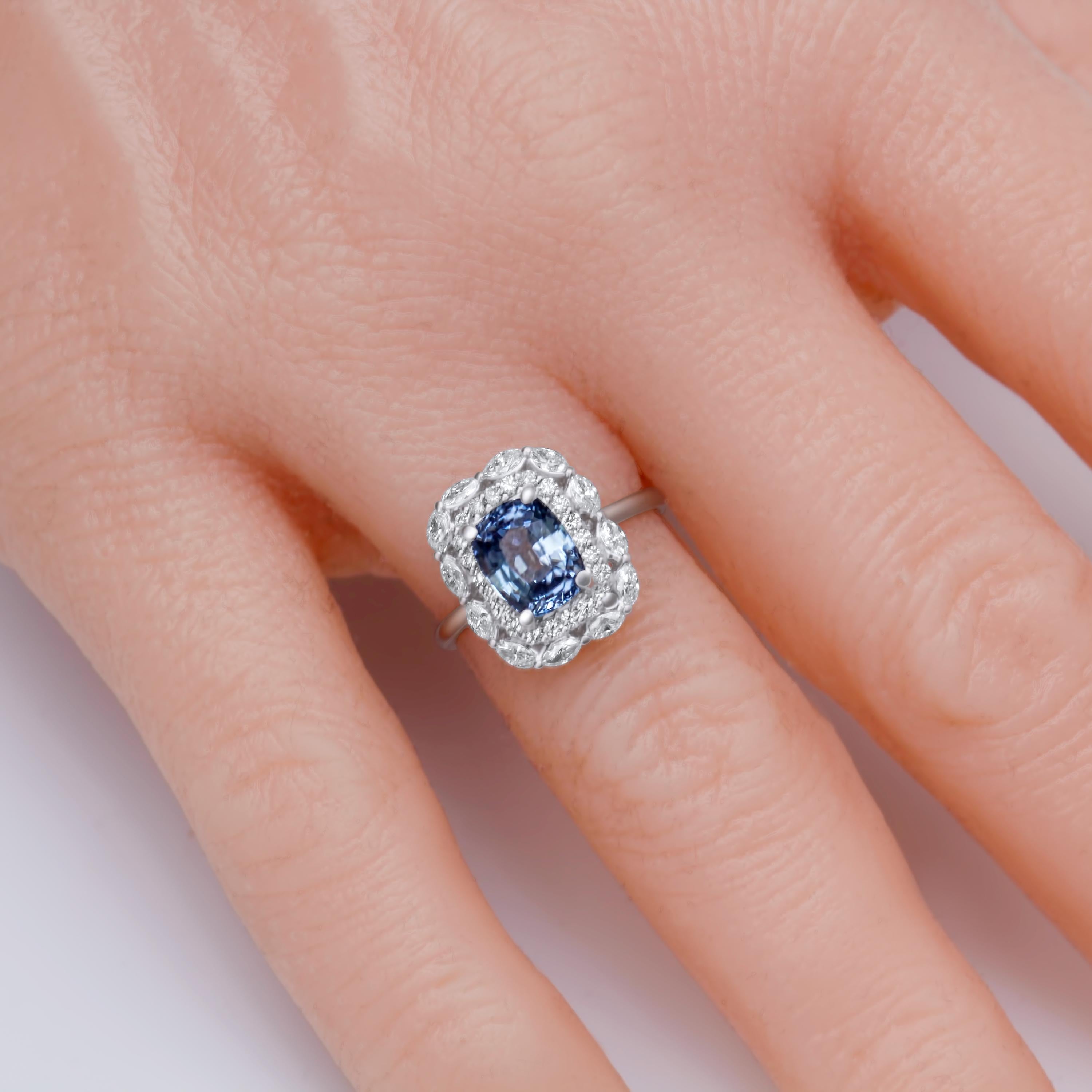 GIA-zertifizierter Ring mit 2,69 Karat grau-blauem Saphir im Kissenschliff und Diamanten im Kissenschliff Ref1300 Damen im Angebot