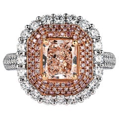 Anillo con halo de diamantes y diamantes rosa anaranjado de 2,69 quilates certificado por el GIA