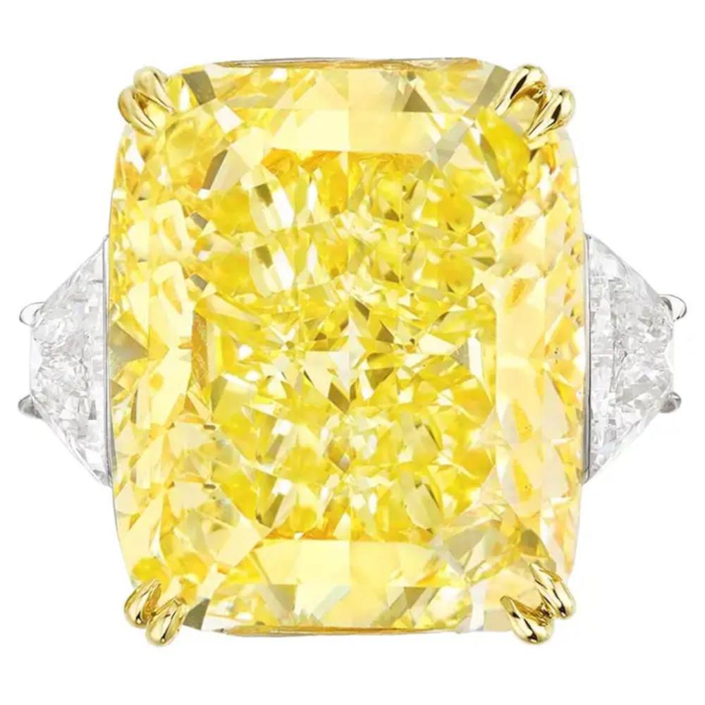 GIA Certified 27 Carat Fancy Yellow Cushion Cut Diamond Platinum Ring In New Condition For Sale In Rome, IT