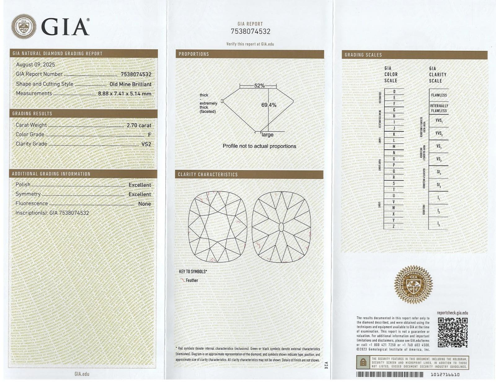 Anillo de diamantes brillantes de mina antigua de 2,70 quilates con piedras laterales en forma de media luna, certificado por el GIA

Elaborado en platino, este excepcional anillo exhibe un raro diamante de talla Brillante Old Mine de 2,70 quilates,