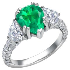 Anillo de oro de 18 quilates con esmeralda colombiana en forma de pera de 2,70 ct certificada por el GIA y diamantes