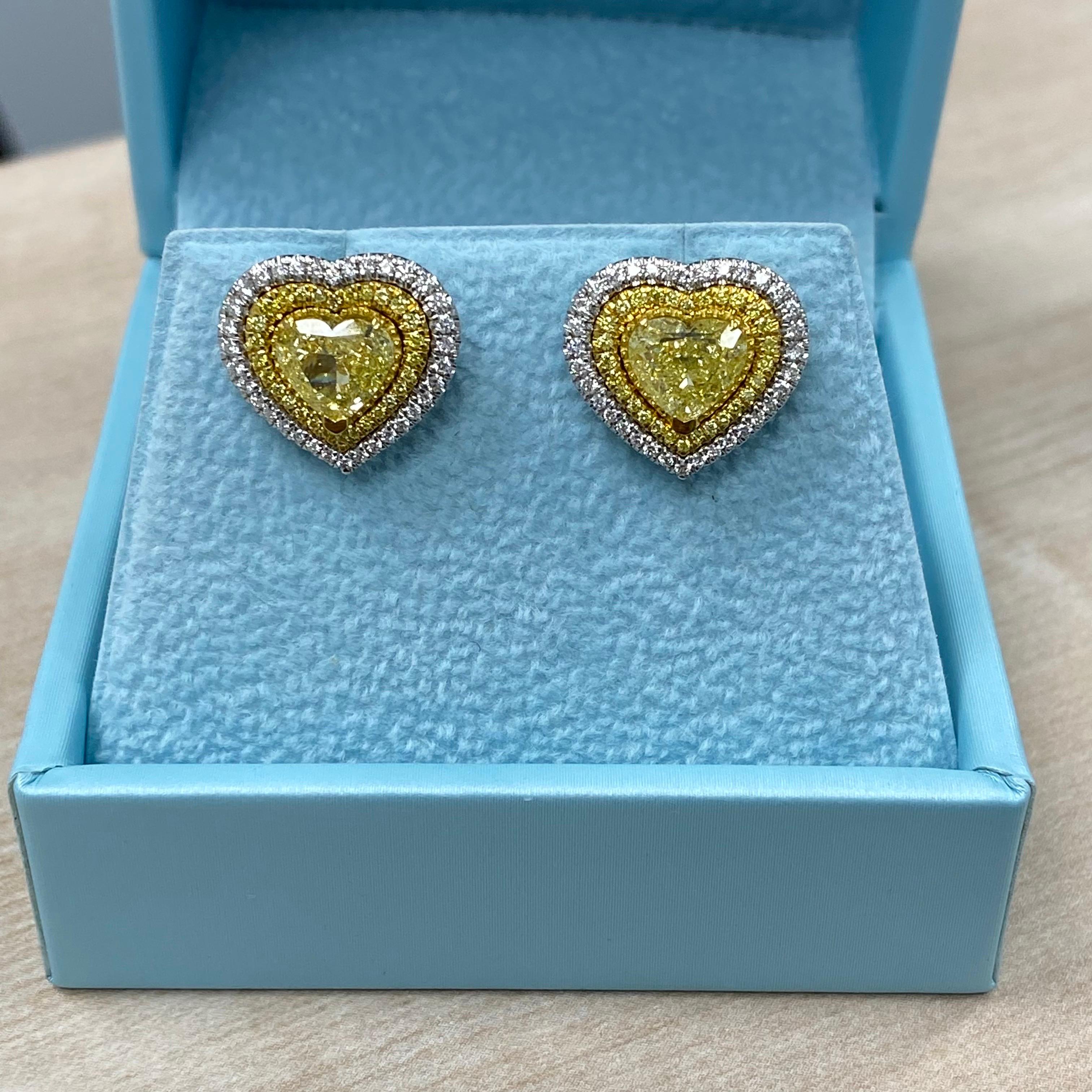 GIA zertifiziert 2.70Ctw Fancy Gelb Herz Diamant Halo Ohrstecker 18K Gold im Angebot 4