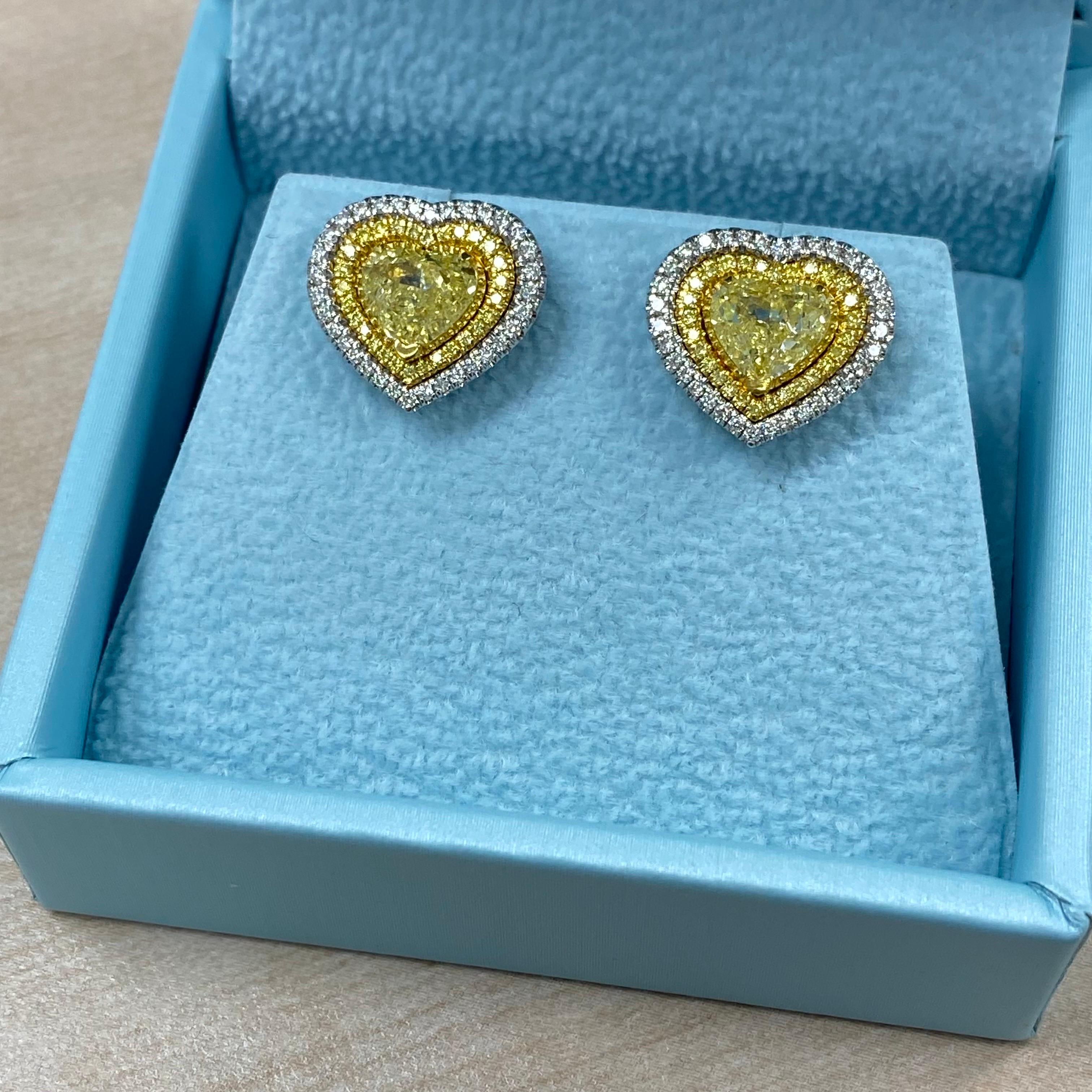 GIA zertifiziert 2.70Ctw Fancy Gelb Herz Diamant Halo Ohrstecker 18K Gold im Angebot 3