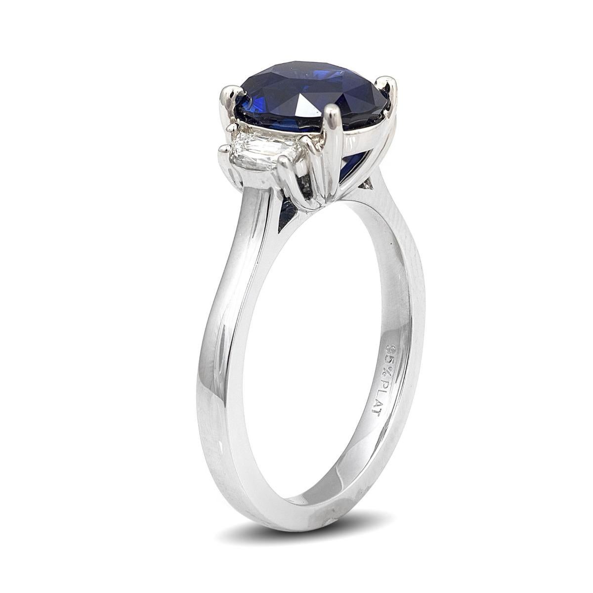 Bague en saphir bleu certifié GIA de 2,72 carats sertie de diamants en platine  Neuf - En vente à Los Angeles, CA