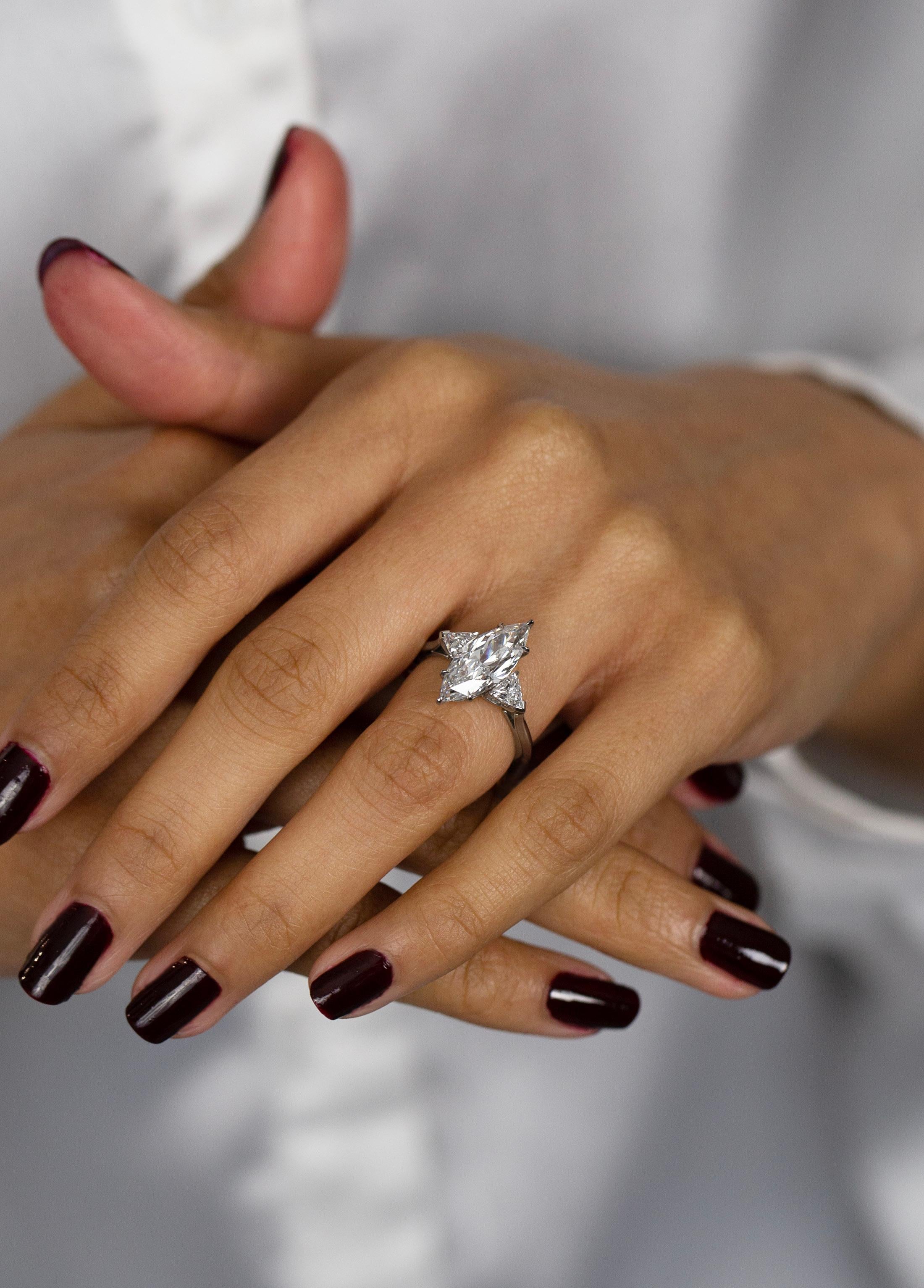 Bague de fiançailles à trois pierres certifiée GIA, 2,72 carats, diamant taillé en marquise Pour femmes en vente
