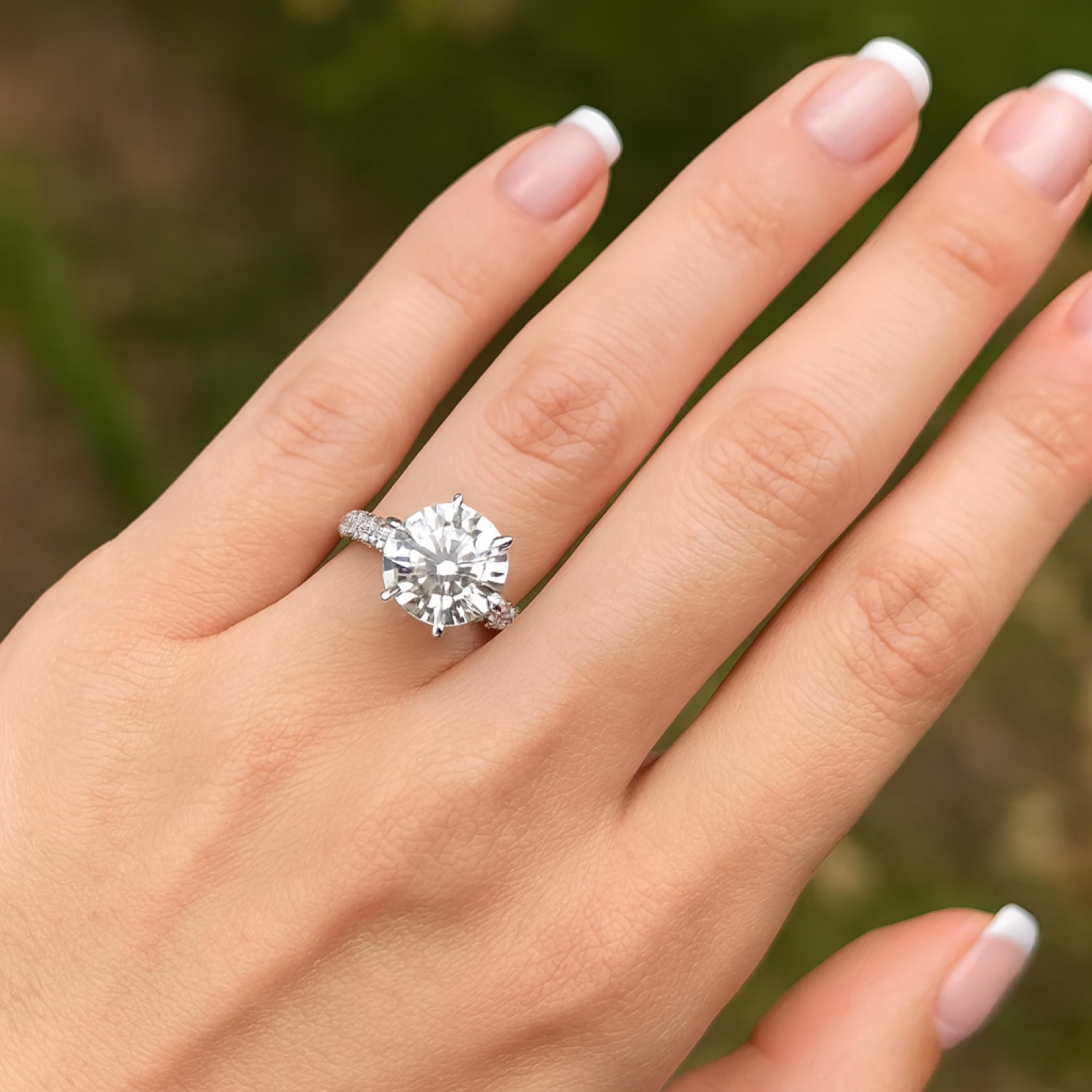 Anillo de compromiso de diamantes redondos talla brillante 2,72 CTW E VVS1 certificado por GIA Contemporáneo en venta