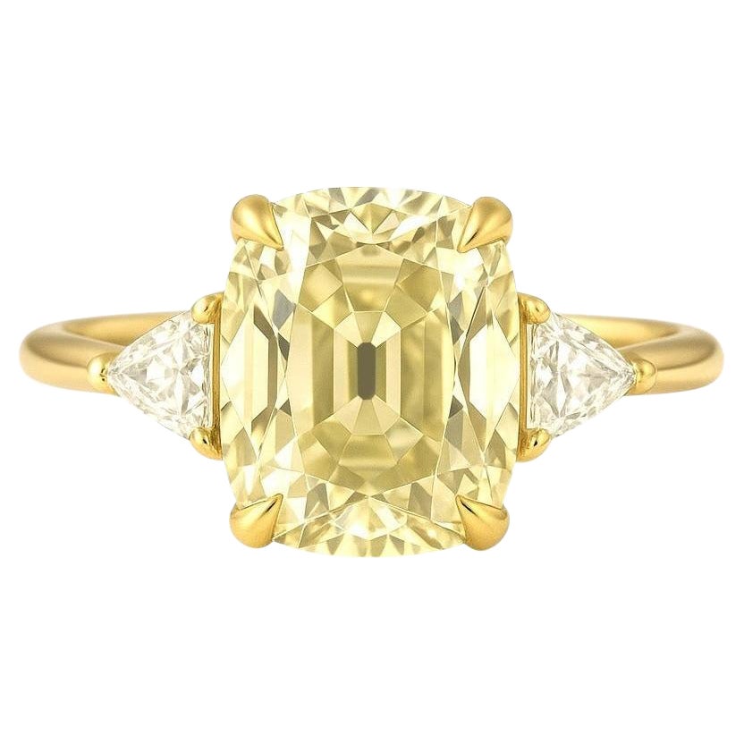 Anillo de compromiso de diamantes talla antigua amarillo claro fantasía de 2,73 quilates certificado por el GIA