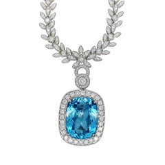Collar de oro blanco con diamante redondo y aguamarina de 27,34 quilates certificado por GIA