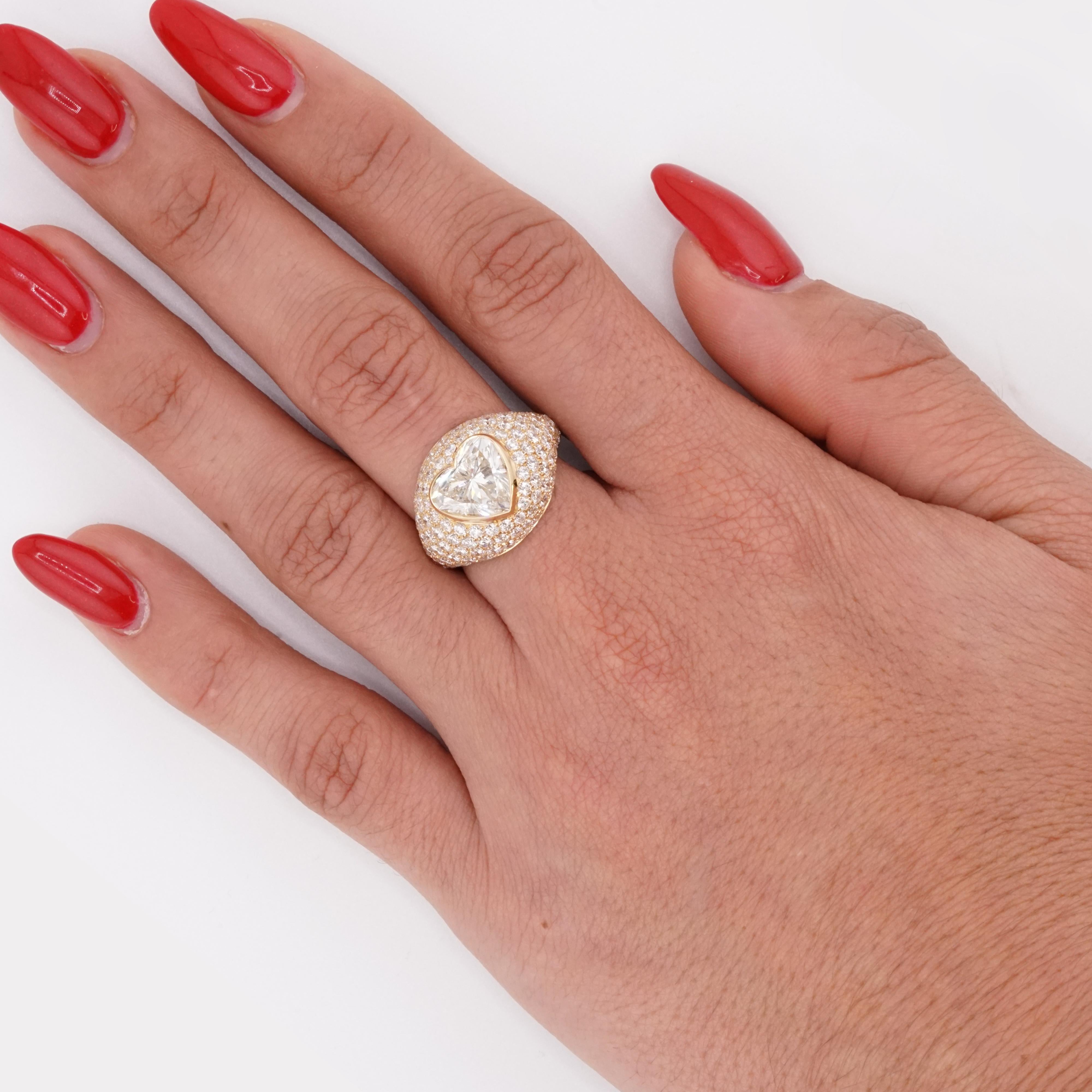 Women's or Men's GIA Certified 2.74 Carat Heart Shape Diamond 18K Yellow Gold Ring For Sale