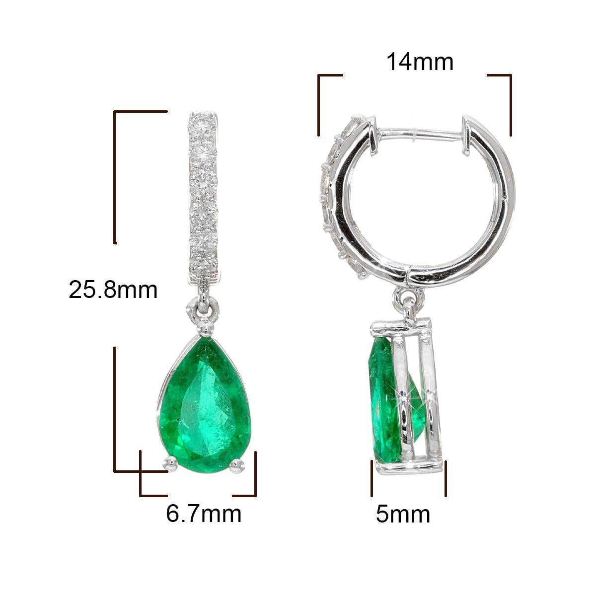 Esmeralda Verde Natural 2,74 cts en Pendientes 18KWG c Diamantes / Informe GIA en Nuevo estado para la venta en Los Angeles, CA