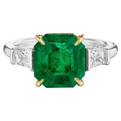 GIA-zertifizierter 2,75 Karat kolumbianischer Smaragd und Trapezförmiger Diamantring