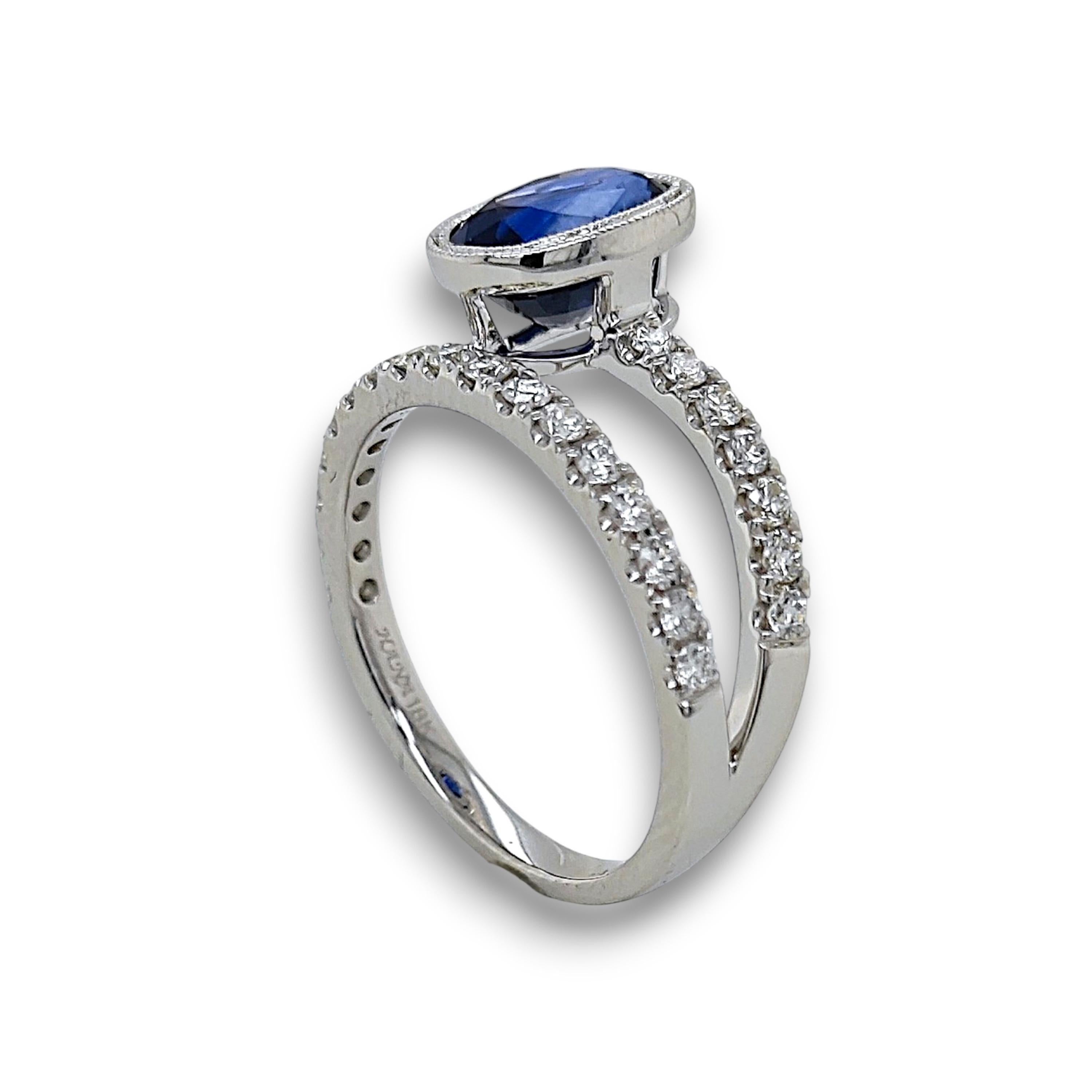 Anello in oro bianco con zaffiro rotondo e diamante certificato GIA da 2.75 carati In condizioni Nuovo in vendita a New York, NY
