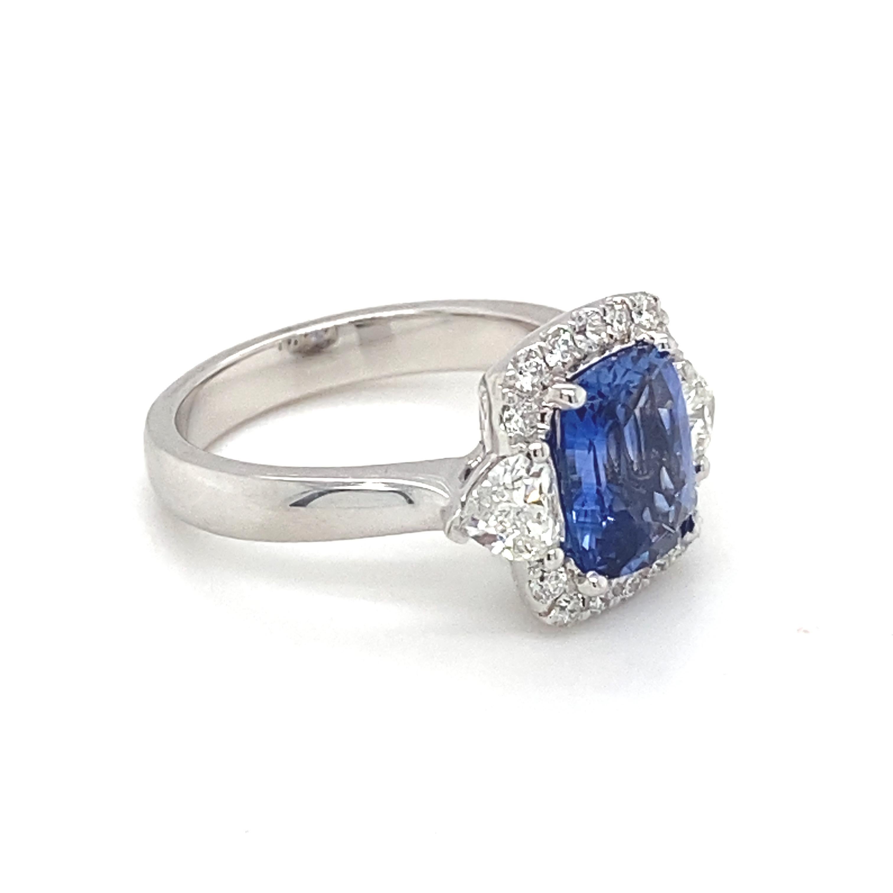 Verlobungsring aus Weißgold mit GIA-zertifiziertem 2,76 Karat blauem Saphir und Diamant  Damen im Angebot