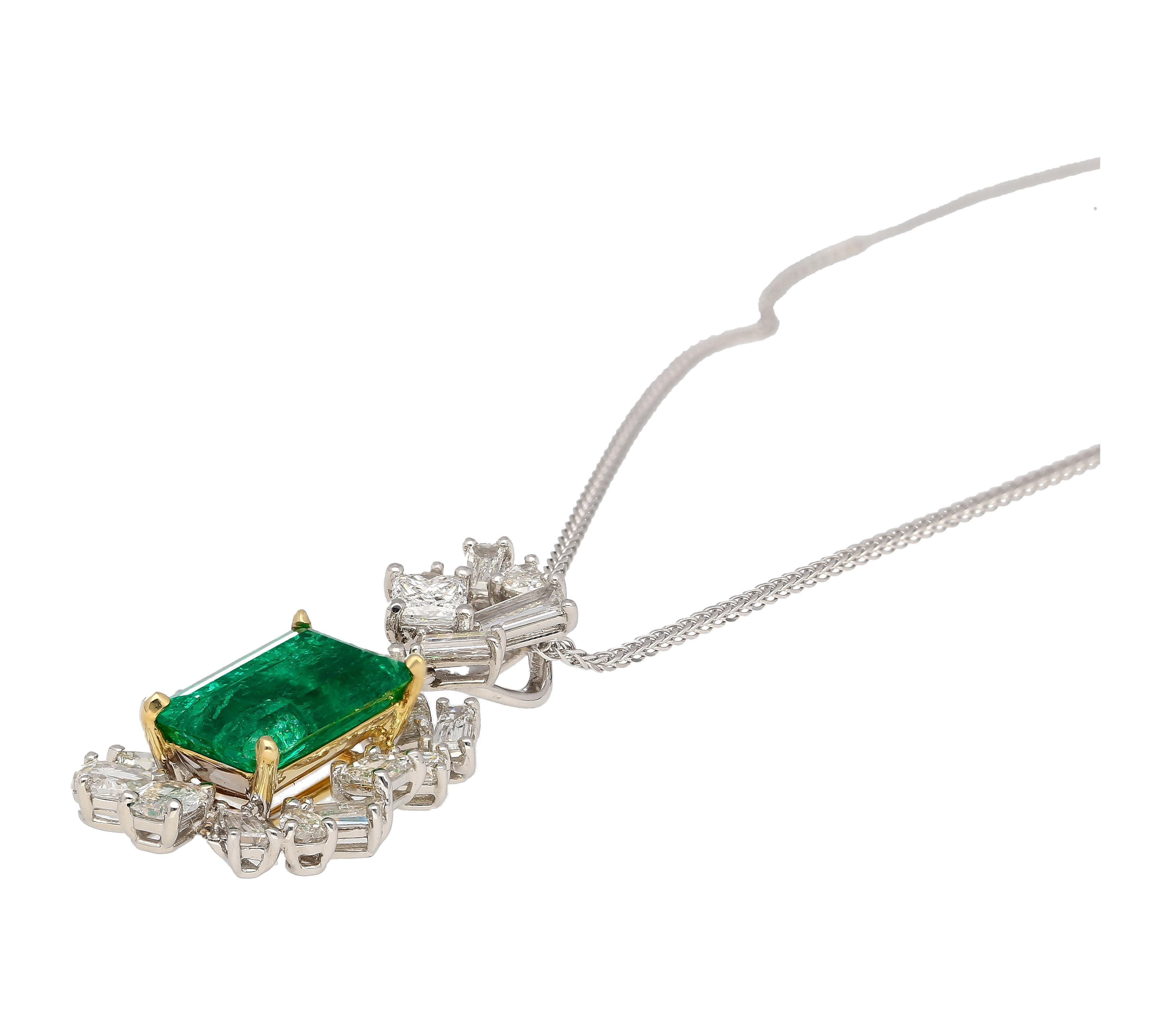 GIA Certified 2.76 Carat Minor Oil Muzo Colombian Emerald & Diamond Pendant  In New Condition For Sale In Miami, FL