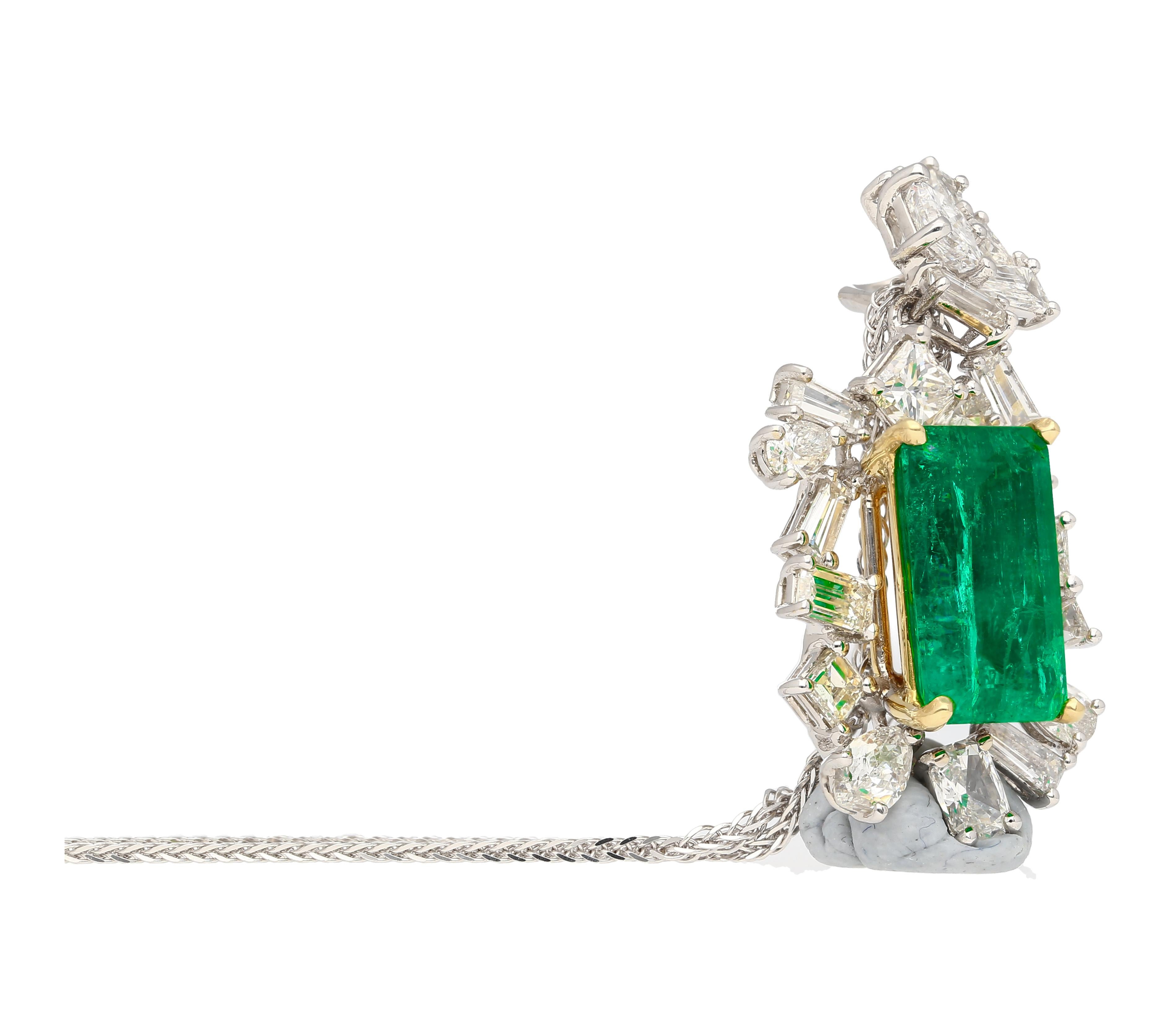 GIA Certified 2.76 Carat Minor Oil Muzo Colombian Emerald & Diamond Pendant  For Sale 1