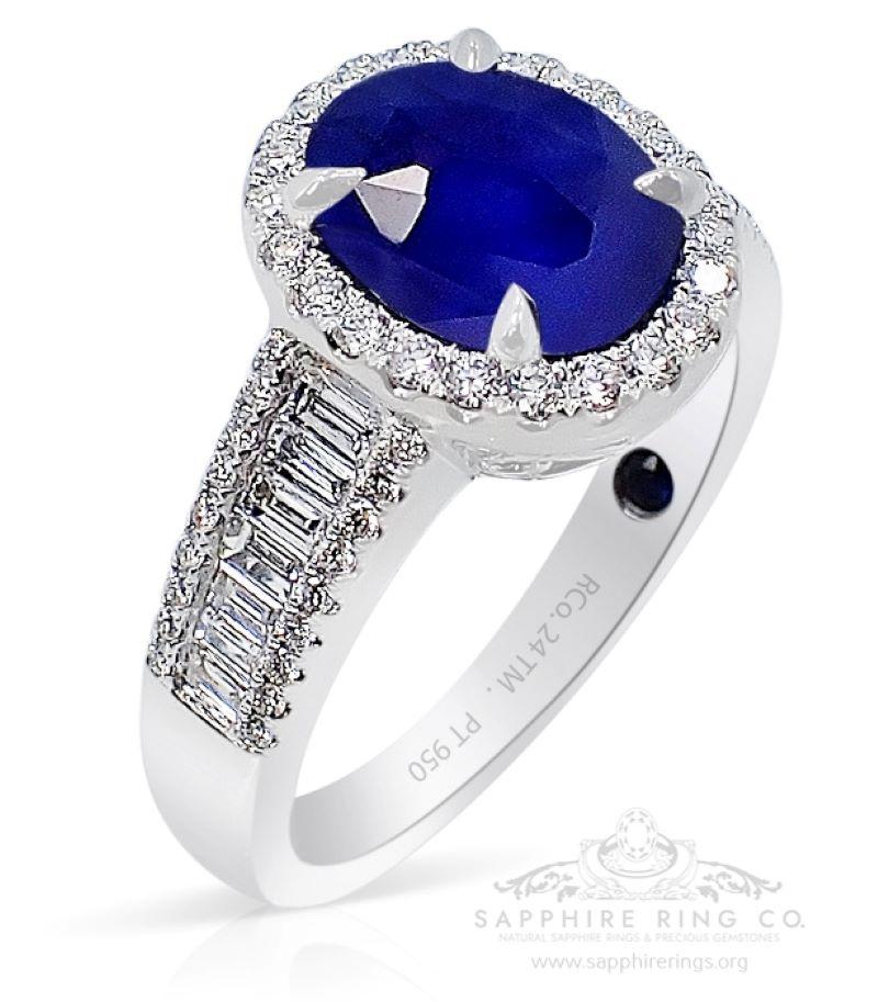 Modern GIA Certified 2.76 ct Platinum Sapphire Ring - Ceylon Natural Blue Sapphire For Sale