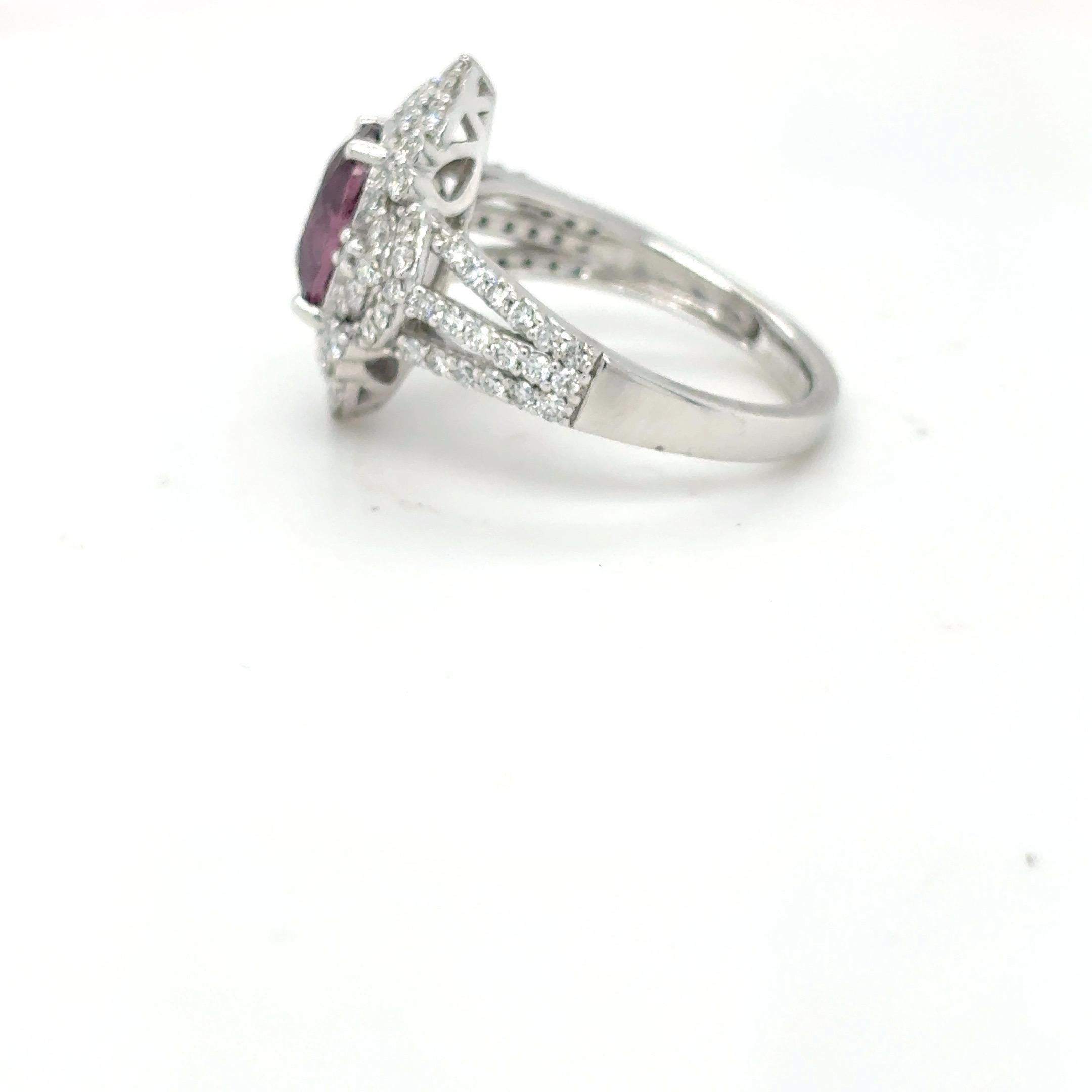 Anello di diamanti con zaffiro rosa viola con taglio ovale certificato GIA da 2,77 carati in vendita 7