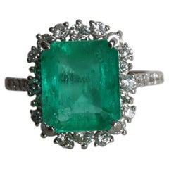 GIA certified 2.77Ct Colombian Emerald Ring with Natural diamonds in Platinum