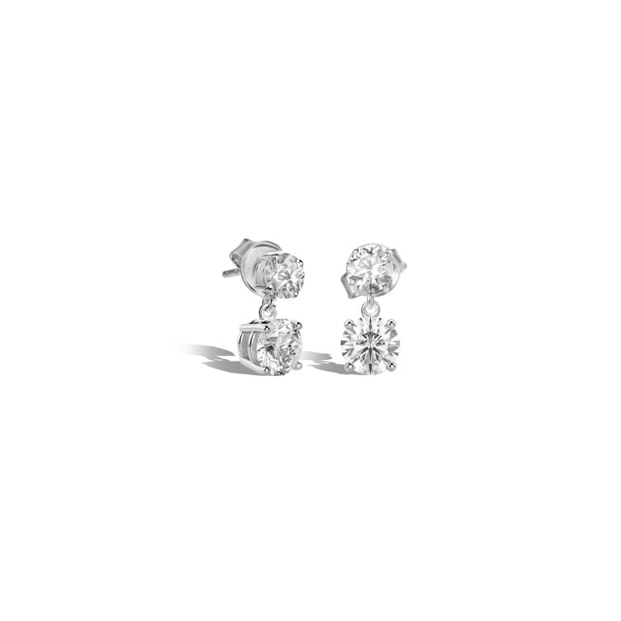 Boucles d'oreilles pendantes en or blanc 18 carats certifiées GIA et composées de 2.7tcw de diamants naturels. Pour femmes en vente