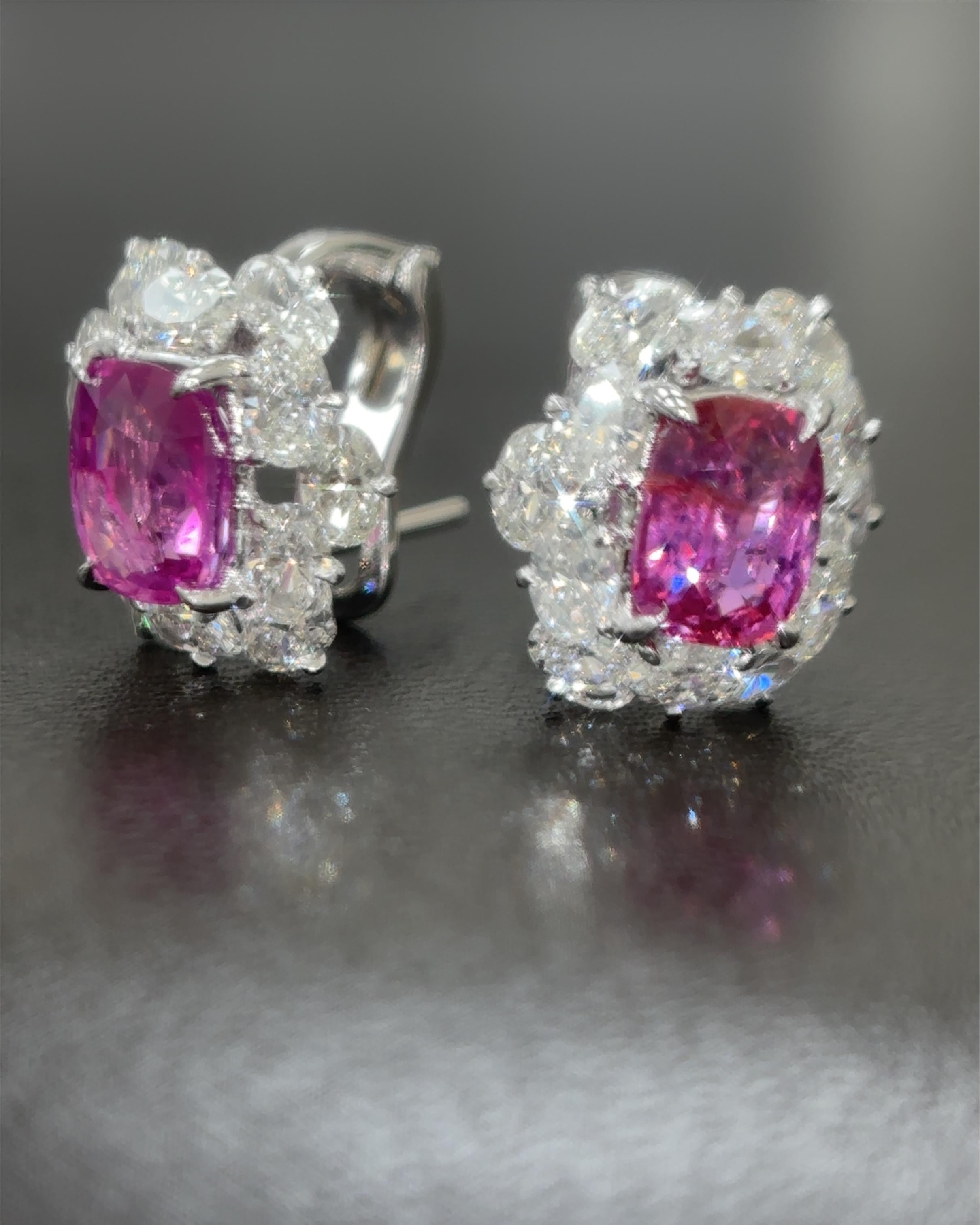 Orecchini in platino con zaffiro rosa di Burma senza calore certificati GIA da 2.80 carati in vendita 1