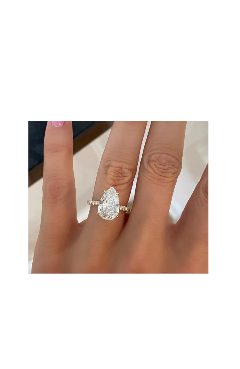 Donna Anello solitario in oro 18k certificato GIA con 2,80 carati di diamante senza difetti e colore D. A. in vendita