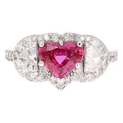 Bague en or blanc 18 carats avec diamants et rubis taille cœur de 2,80 carats certifiés par le GIA