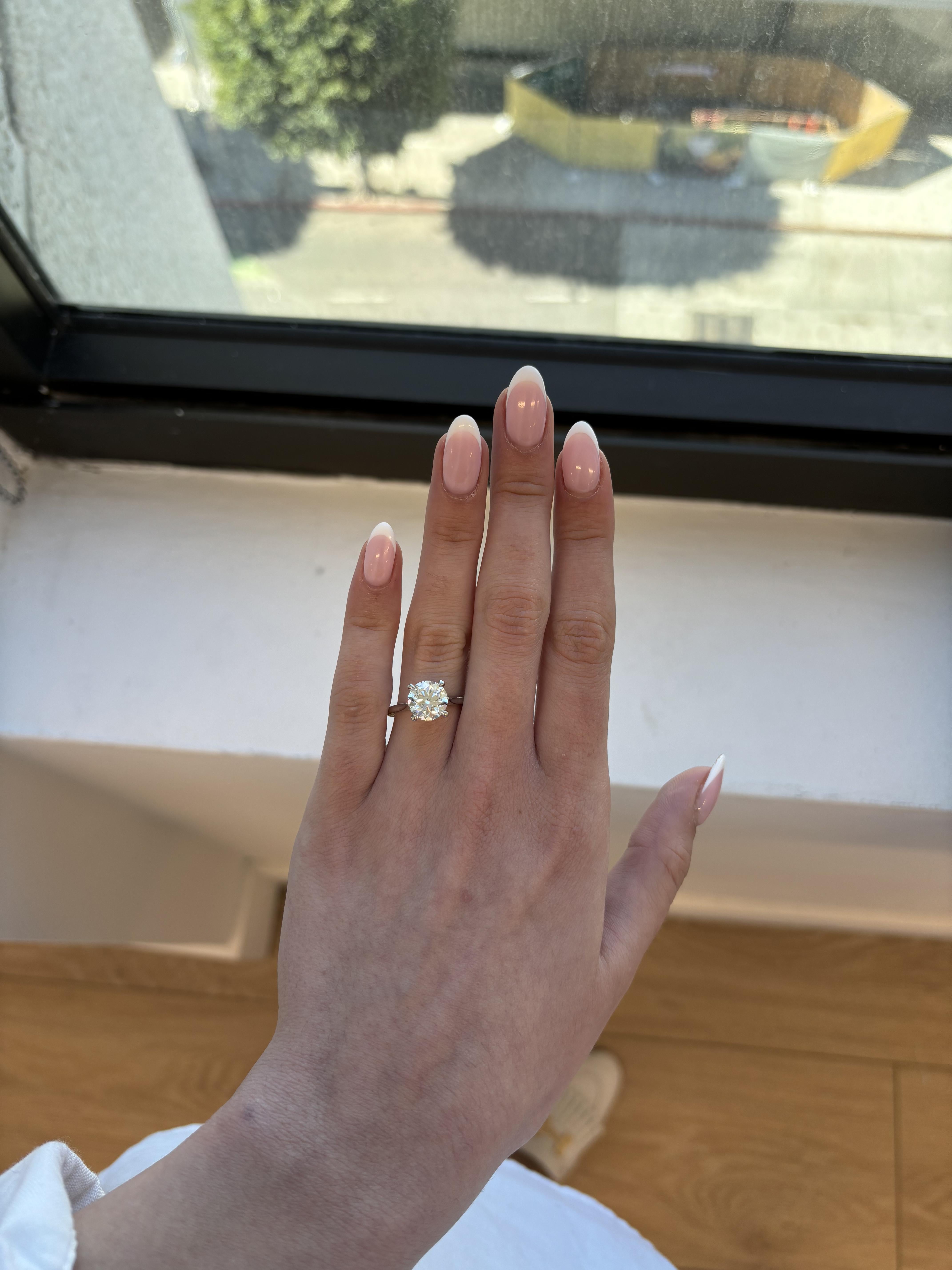 Classic solitaire diamond engagement ring double prong set.
2.80 carat round brilliant diamond. GIA certified J color grade and VS2 clarity grade. 14-karat white gold, 4.13 grams, current ring size 6.5.
Accommodated with an up to date digital