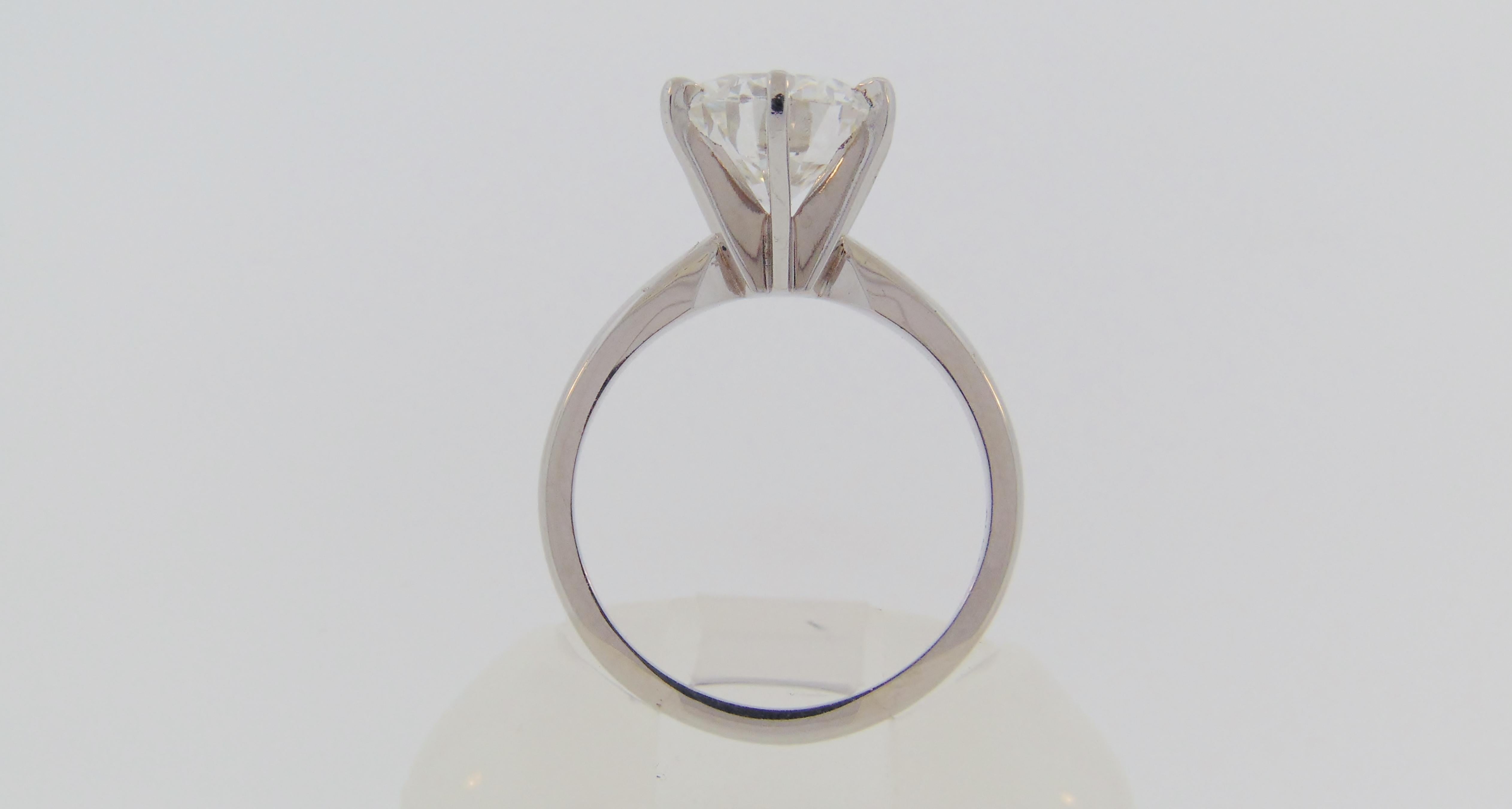 GIA Certified VVS2 G Round 2.82ct Diamond Set in a Platinum 6 prong Solitaire 
Measurements: 9.18mm - 9.28mm x 5.46
Fluorescence: none