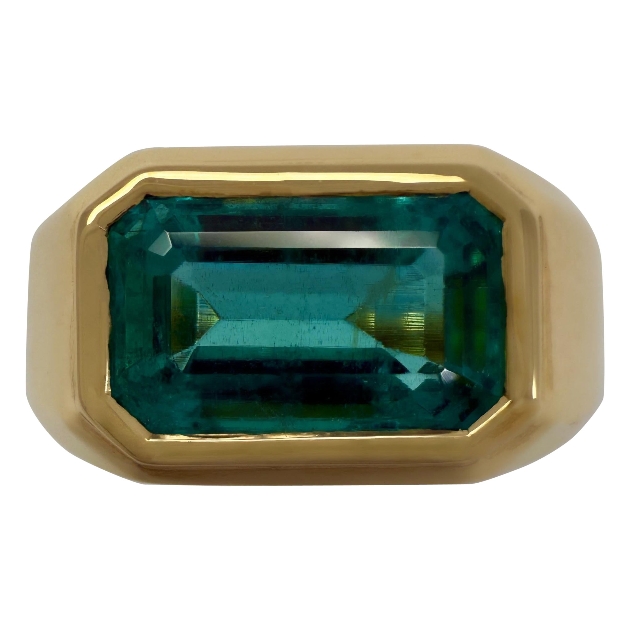 Bague chevalière East West en or jaune 18 carats, certifiée GIA, 2,84ct d
émeraude zambienne en vente