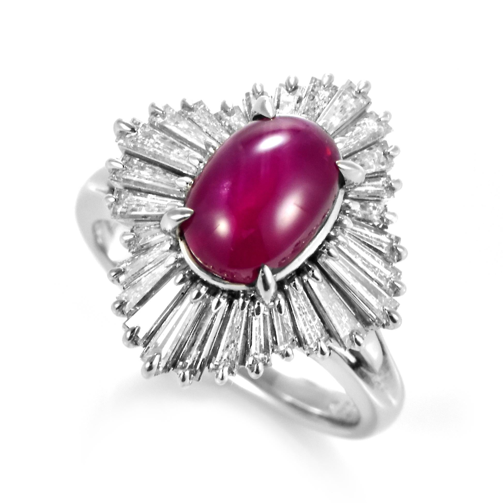 Un precioso Anillo de Platino con un Rubí Estrella de Birmania natural sin calentar certificado por el GIA de 2,85 quilates y Diamantes de 1,27 quilates. En sánscrito, los rubíes reciben el nombre de 