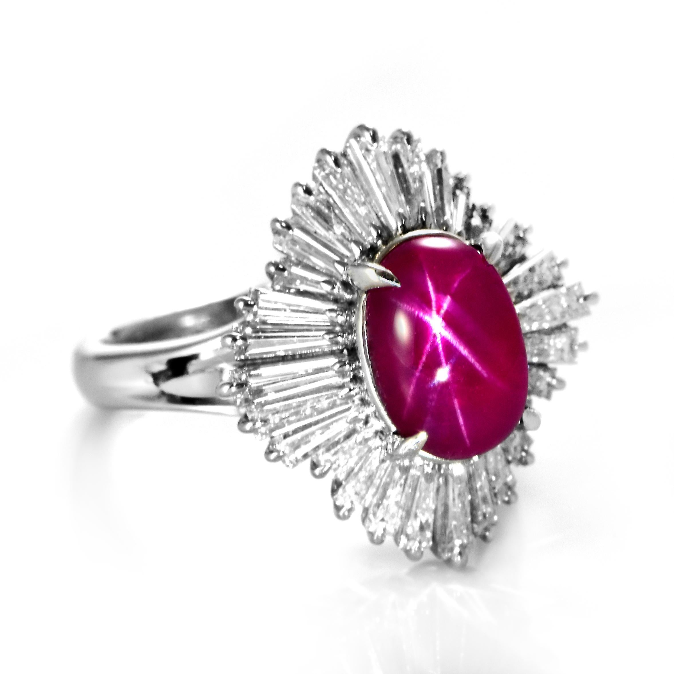 Anillo de diamantes y rubí estrella natural de 2,85 quilates certificado por el GIA y fabricado en platino Cabujón en venta