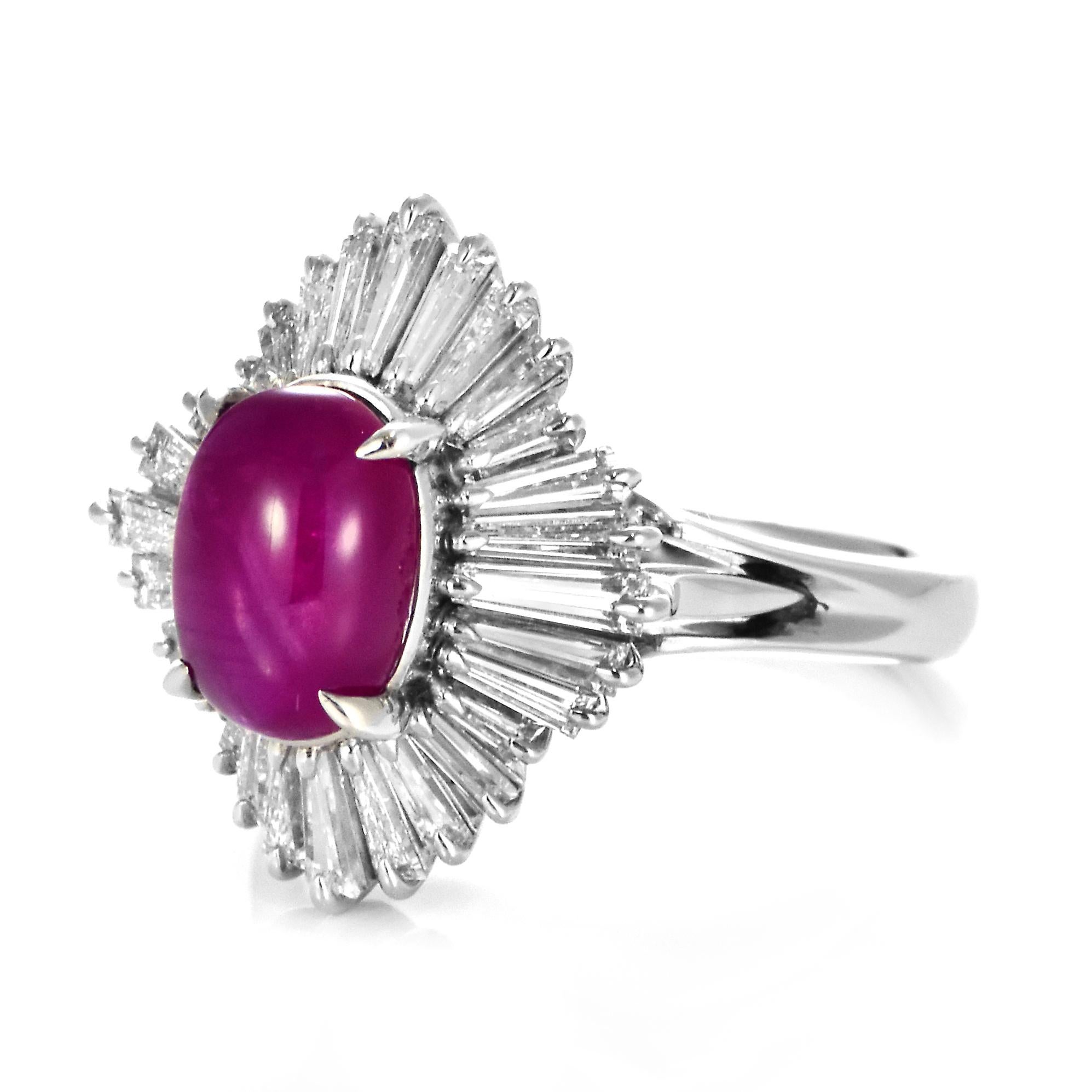 Anillo de diamantes y rubí estrella natural de 2,85 quilates certificado por el GIA y fabricado en platino en Excelente estado para la venta en Tokyo, JP