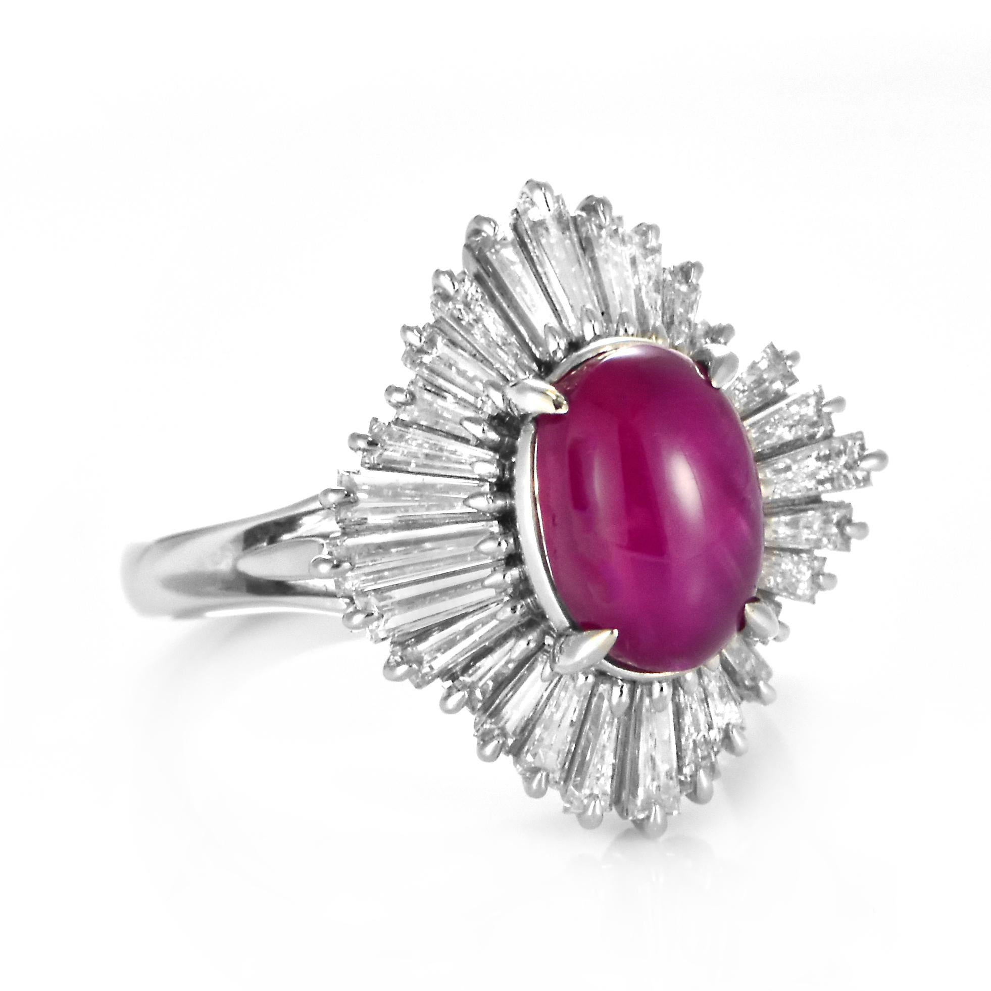 De las mujeres Anillo de diamantes y rubí estrella natural de 2,85 quilates certificado por el GIA y fabricado en platino en venta