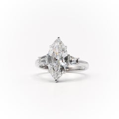 Anello a tre pietre con diamante naturale taglio marquise certificato GIA da 2,87 carati.