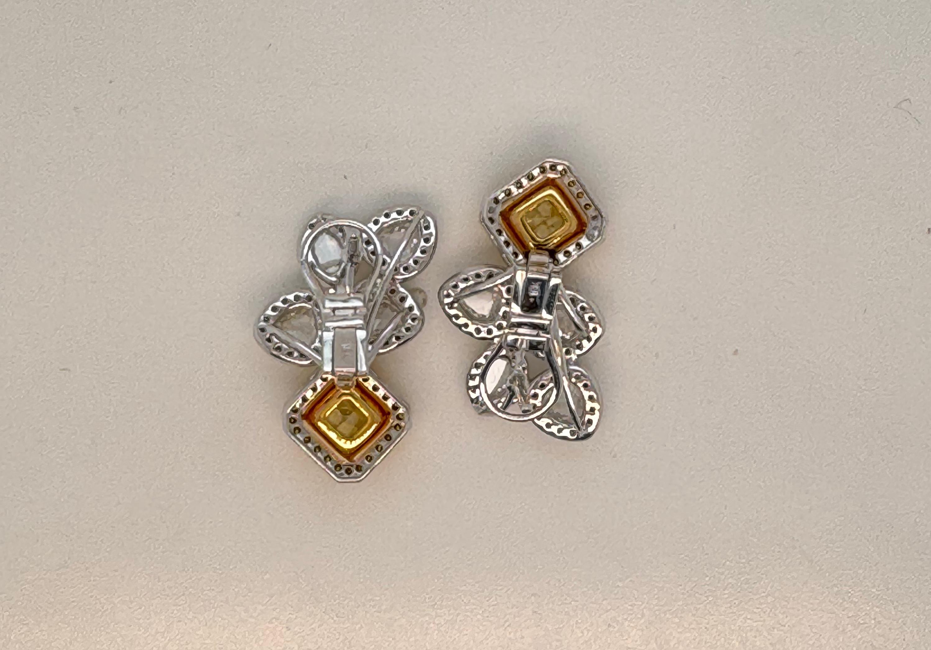 GIA Certified 2.87 Carats Fancy Yellow Diamond Earrings in 18k White Gold In New Condition For Sale In Bangkok, TH