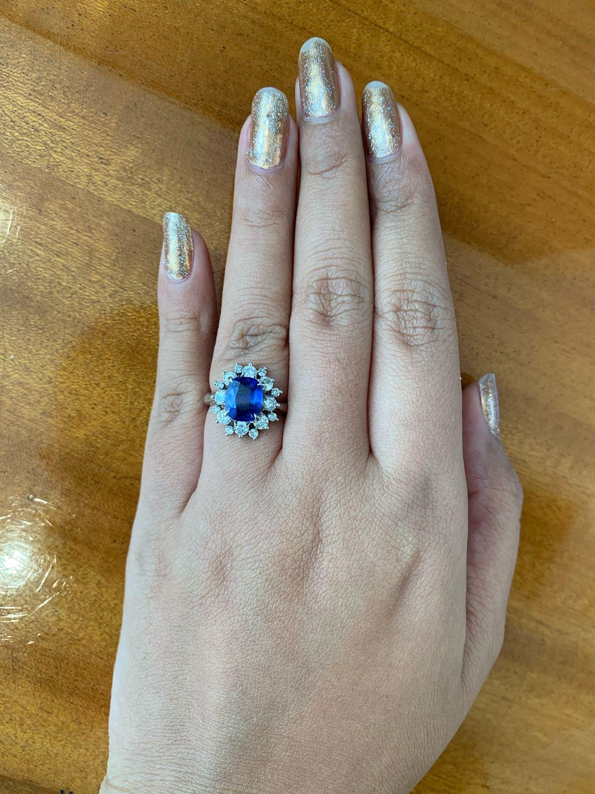 GIA zertifiziert 2,89 Karat Burma keine Hitze blauer Saphir Ring in 18K Weißgold im Angebot 1