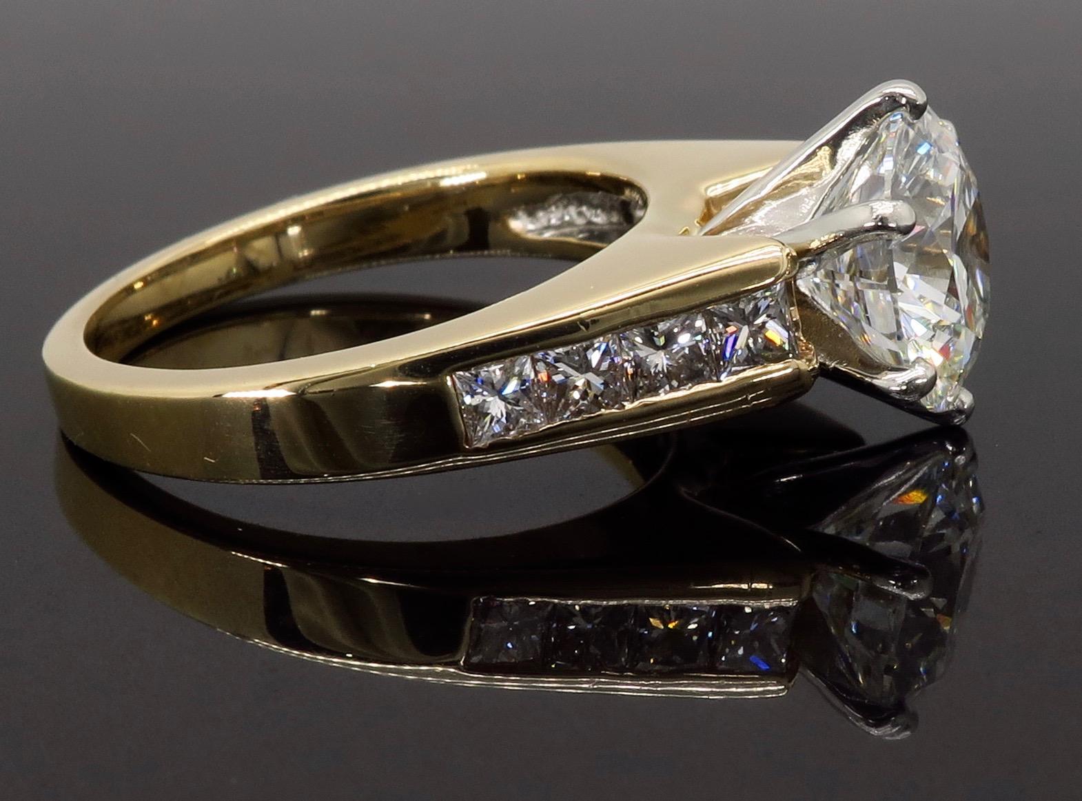 Women's or Men's GIA Certified 2.89 Carat Round Brilliant Cut Diamond Engagement Ring