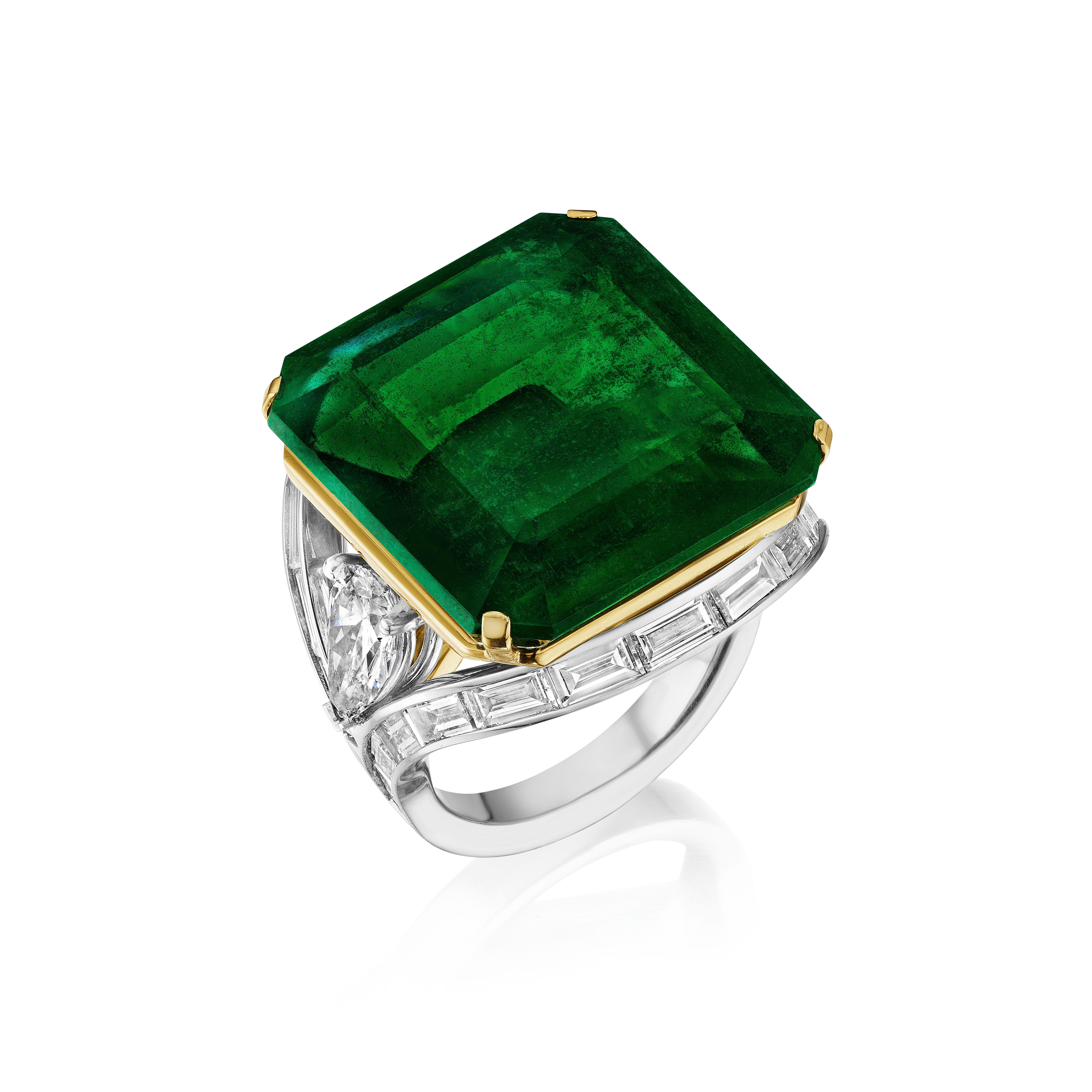 Women's GIA Certified 29.10 Carat Fine Emerald and Diamond Ring For Sale