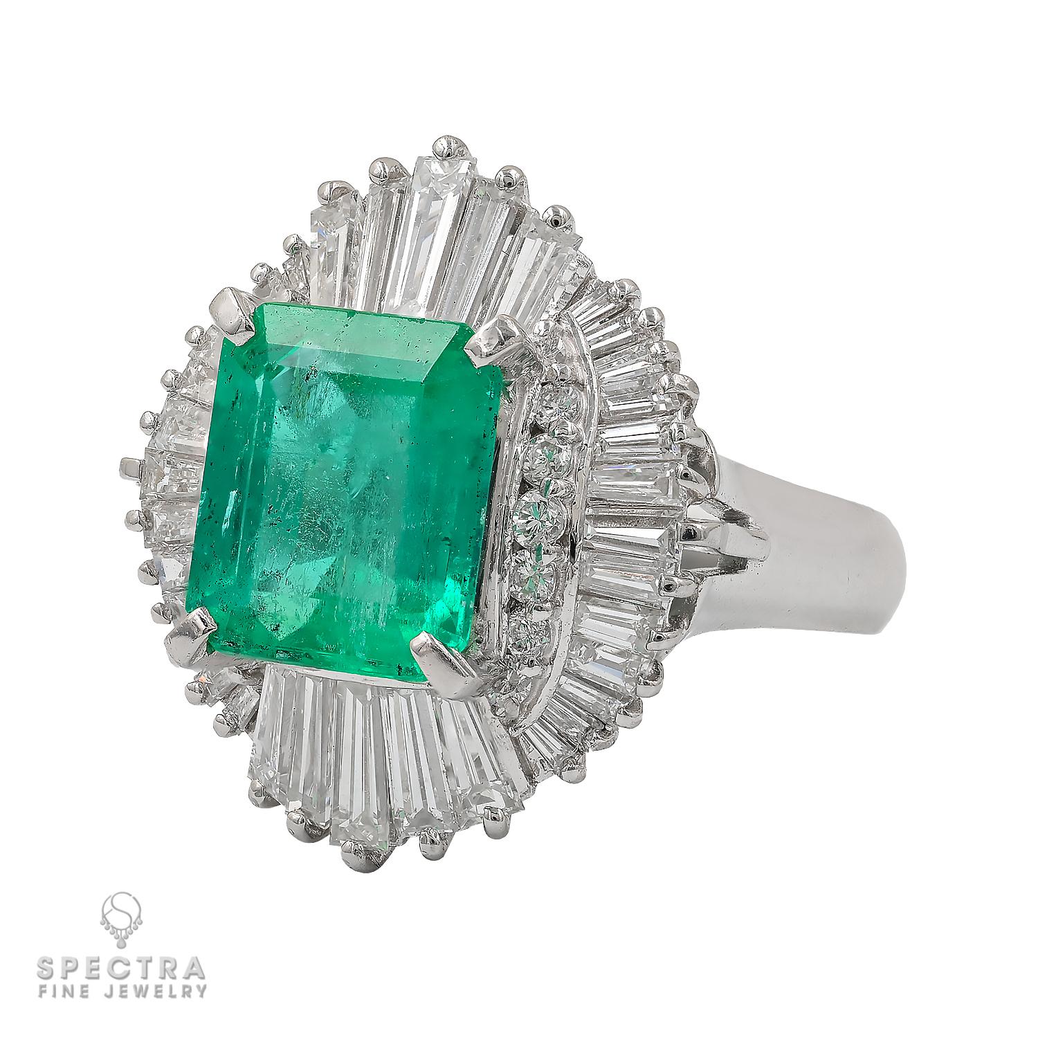 Ti presentiamo il nostro squisito anello con diamante smeraldo colombiano, caratterizzato da uno splendido smeraldo colombiano da 2.92 carati, con un moderato miglioramento del colore, certificato da GIA per l'autenticità e la garanzia di
