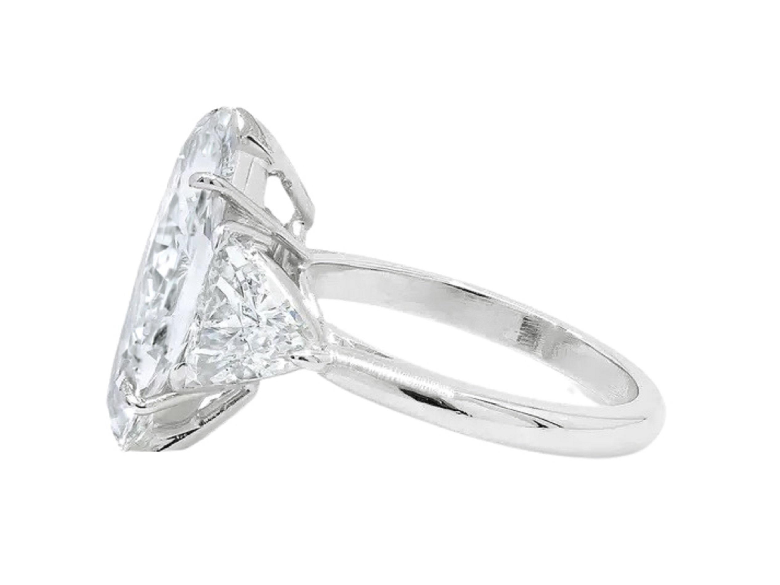 Modern GIA Certified 2.92 Carat MovalCut Diamond Platinum Ring For Sale